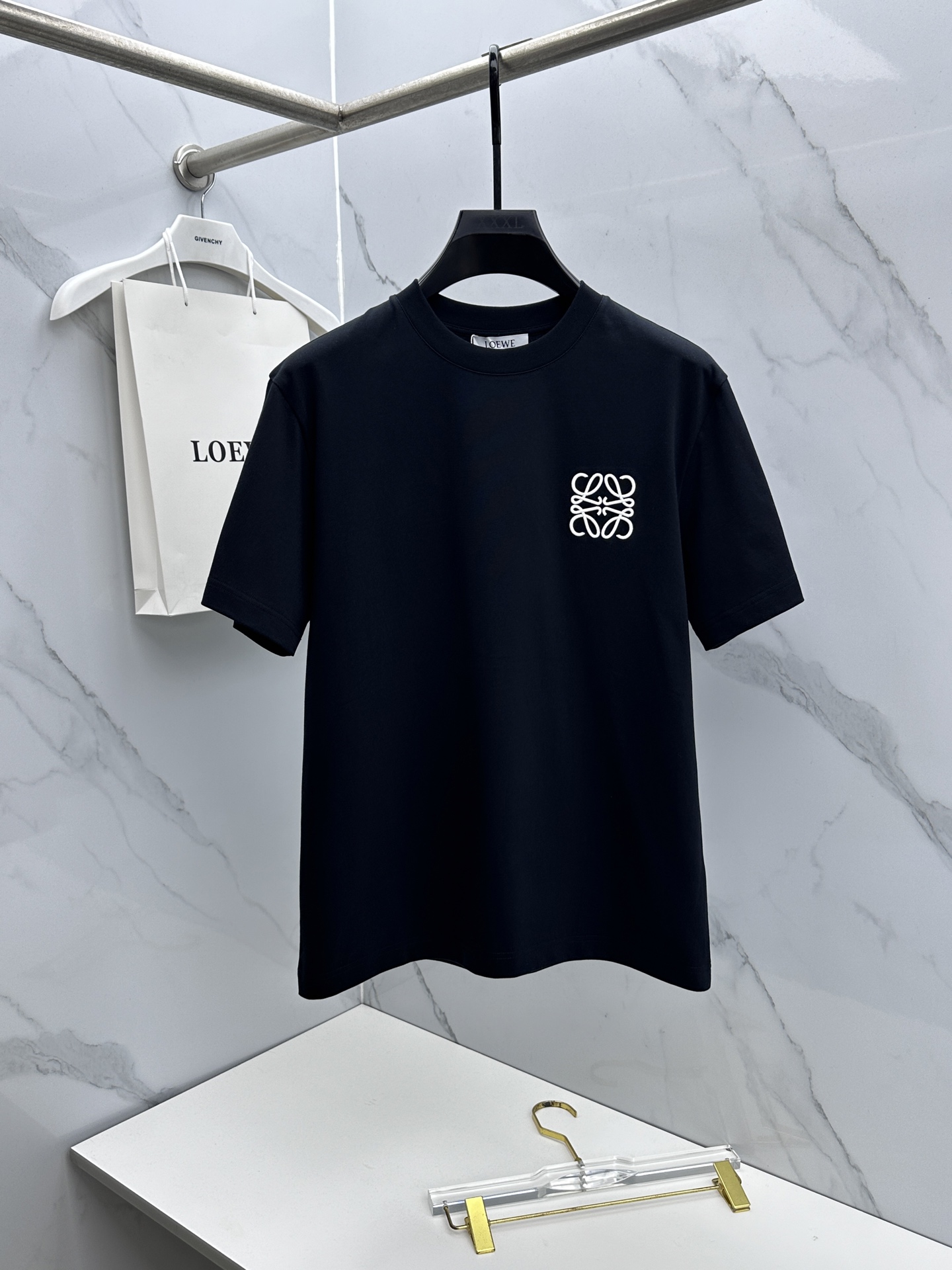🆕LOEWE罗意威 2026春夏新款绣花短袖 官网同款T恤 双纱纯棉面料 多元化搭配 迎合眼下时尚前沿的