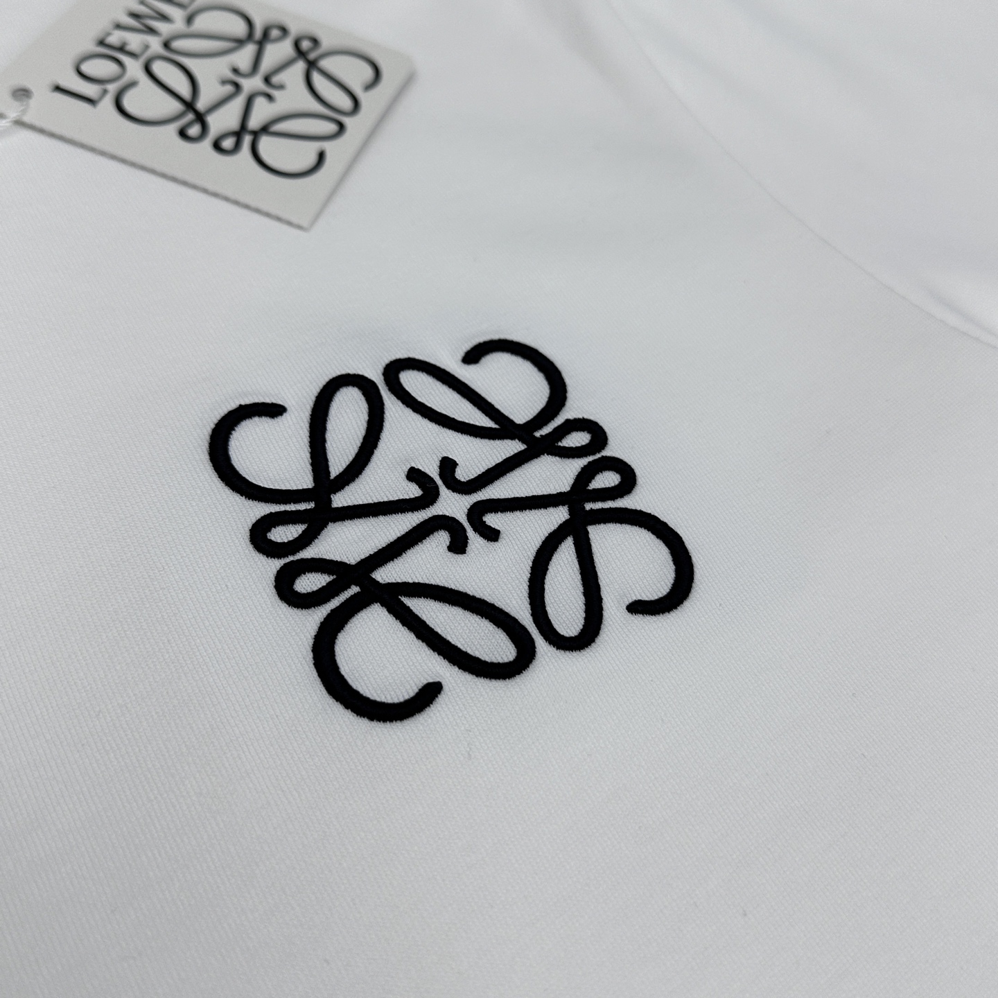 🆕LOEWE罗意威 2026春夏新款绣花短袖 官网同款T恤 双纱纯棉面料 多元化搭配 迎合眼下时尚前沿的