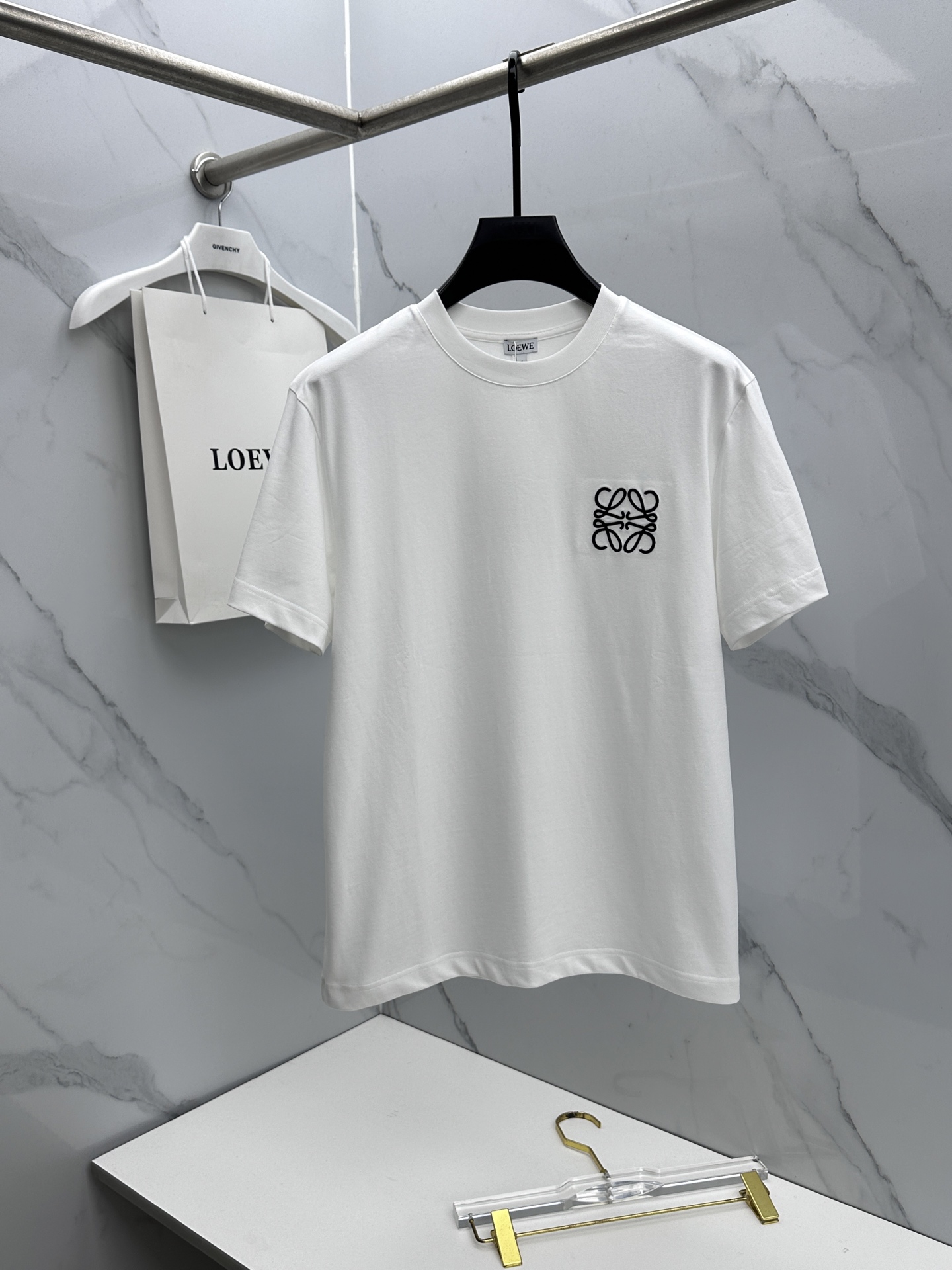 🆕LOEWE罗意威 2026春夏新款绣花短袖 官网同款T恤 双纱纯棉面料 多元化搭配 迎合眼下时尚前沿的