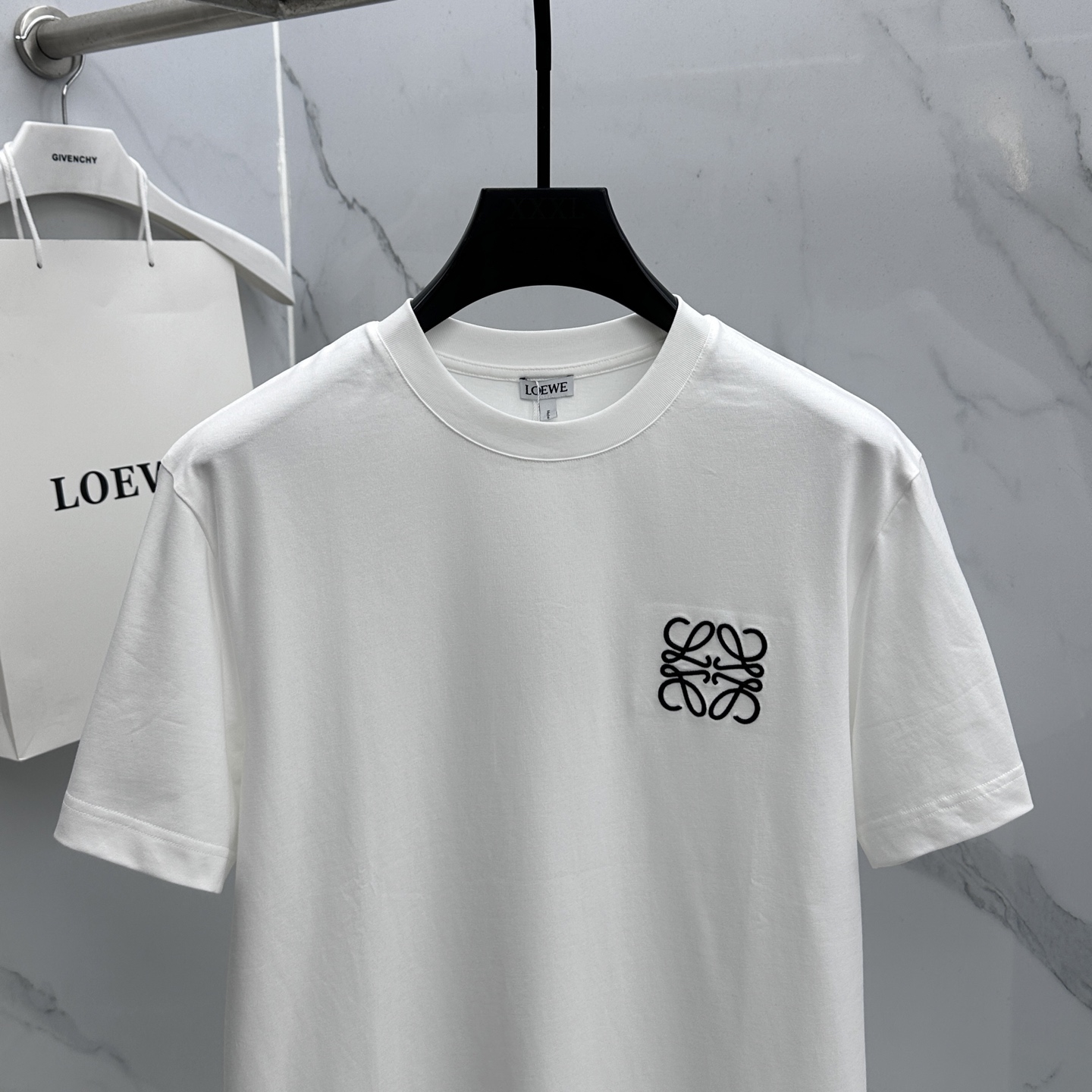 🆕LOEWE罗意威 2026春夏新款绣花短袖 官网同款T恤 双纱纯棉面料 多元化搭配 迎合眼下时尚前沿的