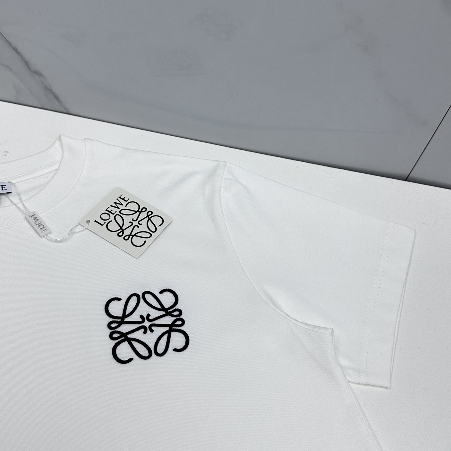 🆕LOEWE罗意威 2026春夏新款绣花短袖 官网同款T恤 双纱纯棉面料 多元化搭配 迎合眼下时尚前沿的