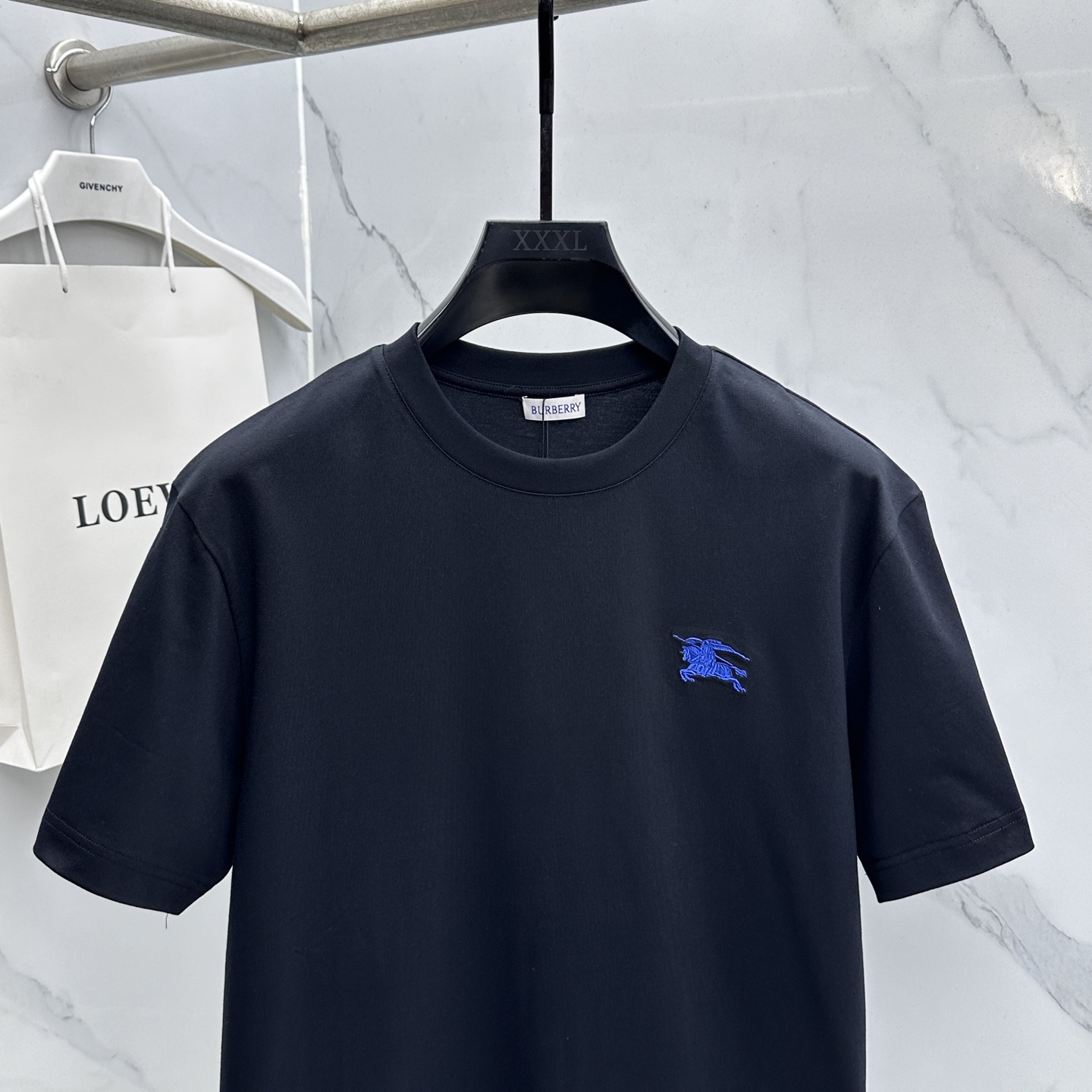 🆕BBR巴宝莉 2026春夏新款绣花短袖 官网同款T恤 双纱纯棉面料 多元化搭配 迎合眼下时尚前沿的创新