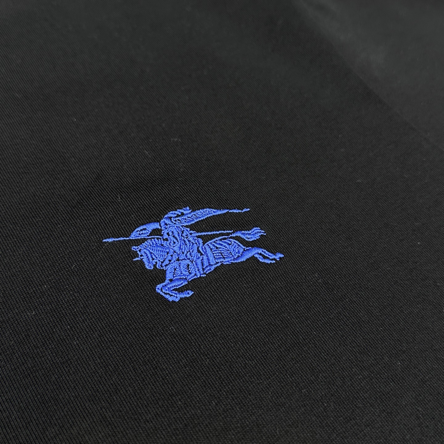 🆕BBR巴宝莉 2026春夏新款绣花短袖 官网同款T恤 双纱纯棉面料 多元化搭配 迎合眼下时尚前沿的创新