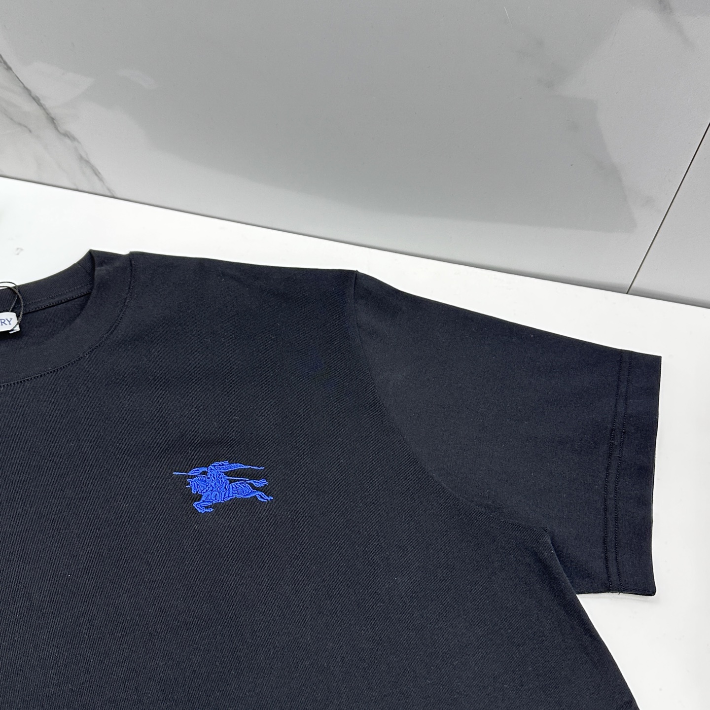 🆕BBR巴宝莉 2026春夏新款绣花短袖 官网同款T恤 双纱纯棉面料 多元化搭配 迎合眼下时尚前沿的创新