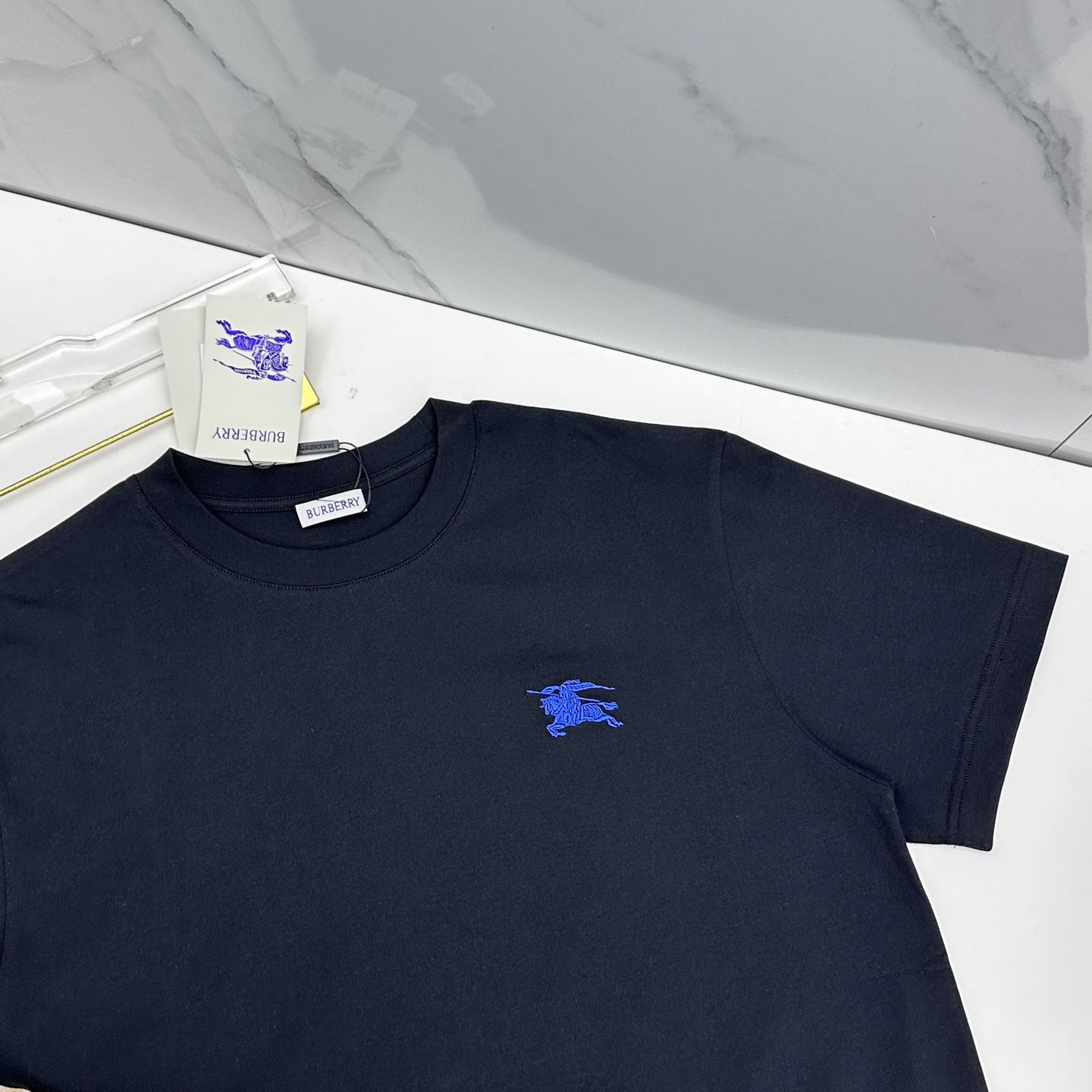 🆕BBR巴宝莉 2026春夏新款绣花短袖 官网同款T恤 双纱纯棉面料 多元化搭配 迎合眼下时尚前沿的创新