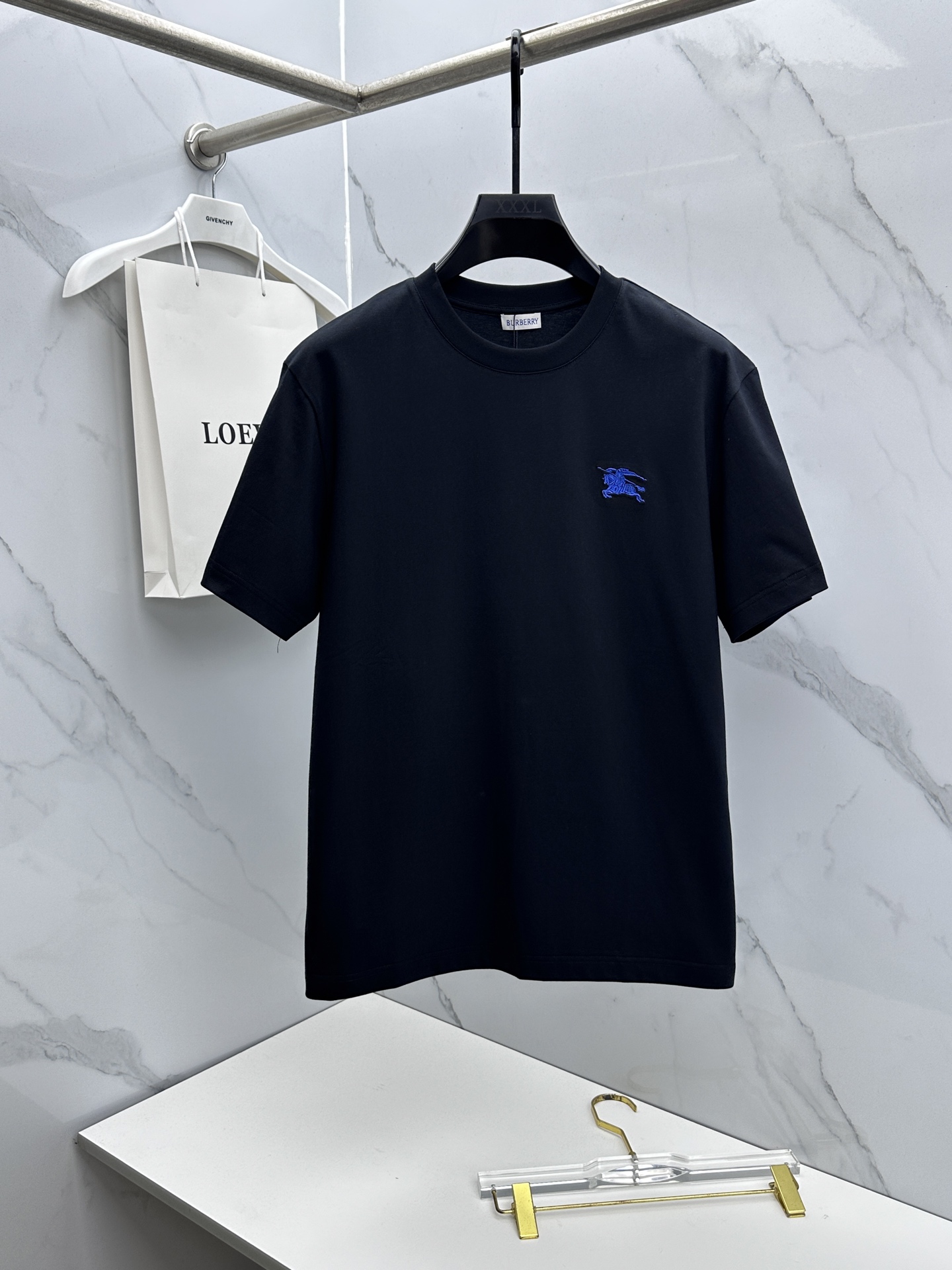 🆕BBR巴宝莉 2026春夏新款绣花短袖 官网同款T恤 双纱纯棉面料 多元化搭配 迎合眼下时尚前沿的创新