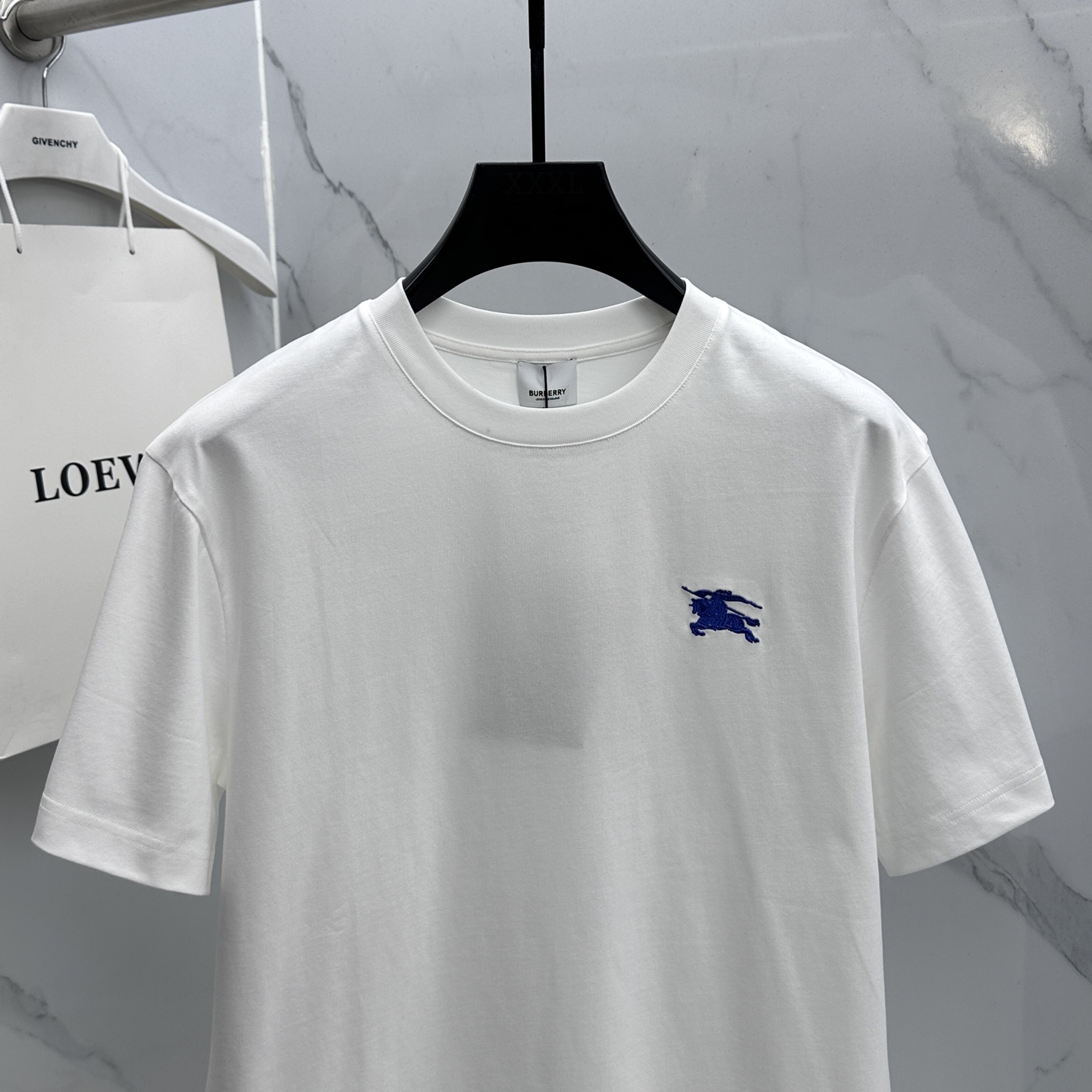 🆕BBR巴宝莉 2026春夏新款绣花短袖 官网同款T恤 双纱纯棉面料 多元化搭配 迎合眼下时尚前沿的创新