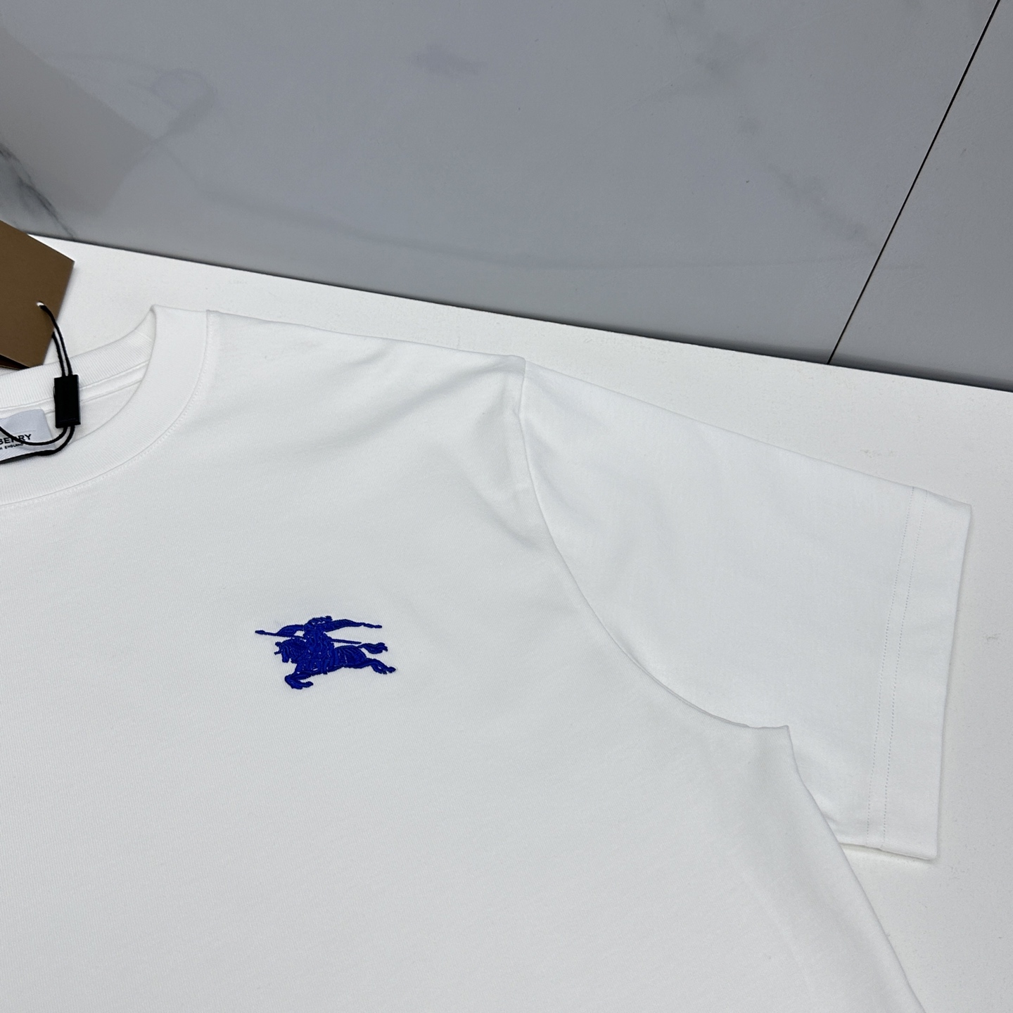 🆕BBR巴宝莉 2026春夏新款绣花短袖 官网同款T恤 双纱纯棉面料 多元化搭配 迎合眼下时尚前沿的创新