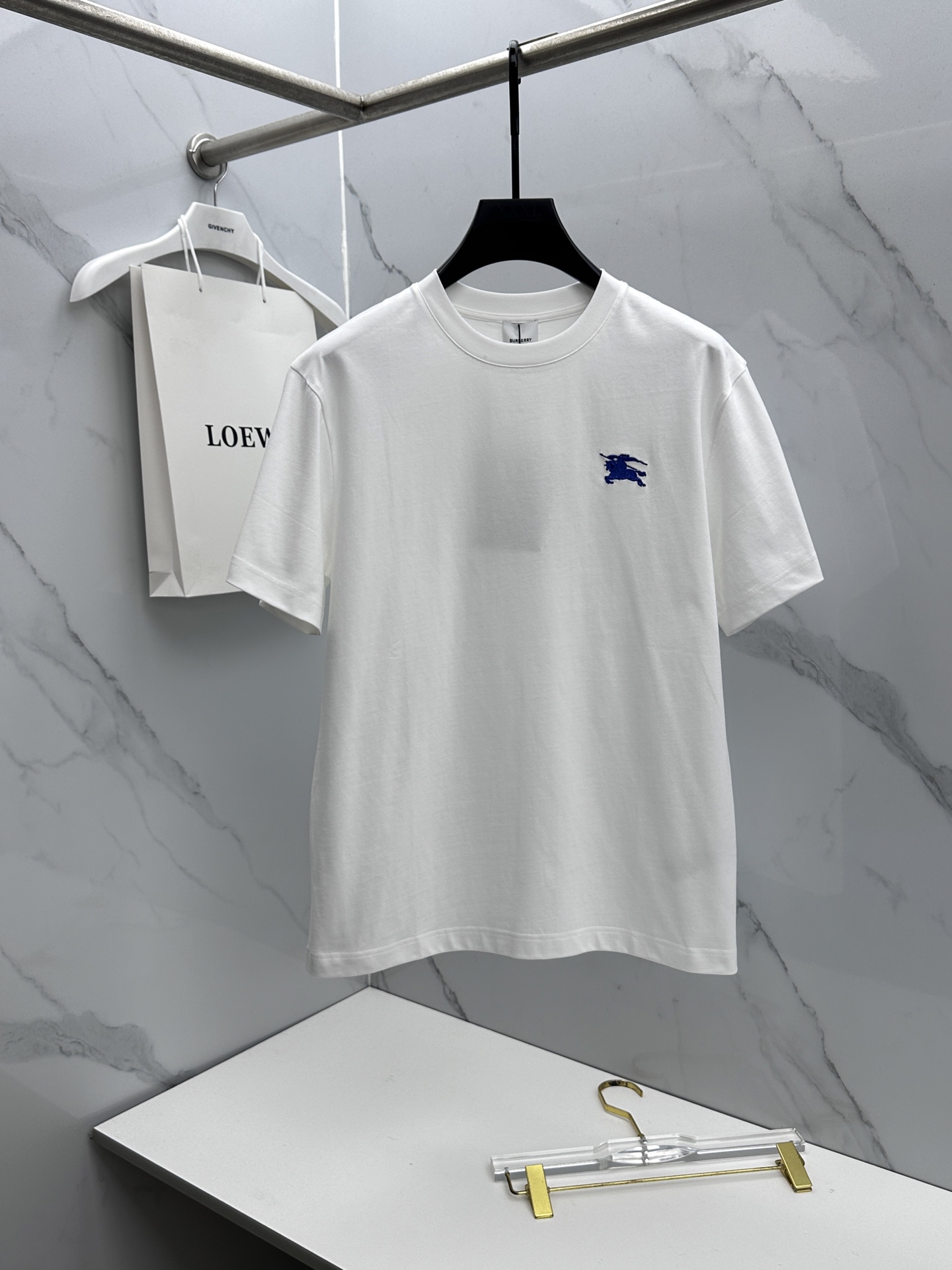 🆕BBR巴宝莉 2026春夏新款绣花短袖 官网同款T恤 双纱纯棉面料 多元化搭配 迎合眼下时尚前沿的创新