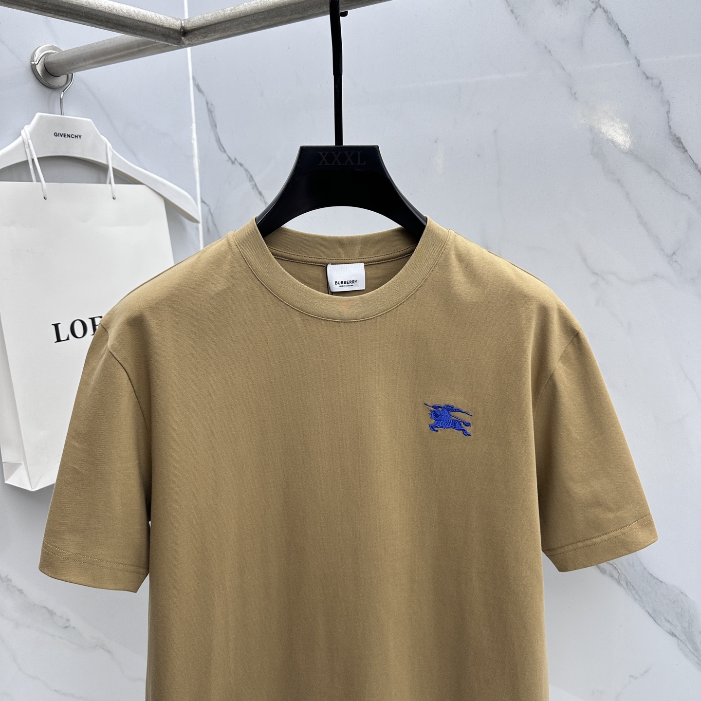 🌾 🆕BBR巴宝莉 2026春夏新款绣花短袖 官网同款T恤 双纱纯棉面料 多元化搭配 迎合眼下时尚前沿的