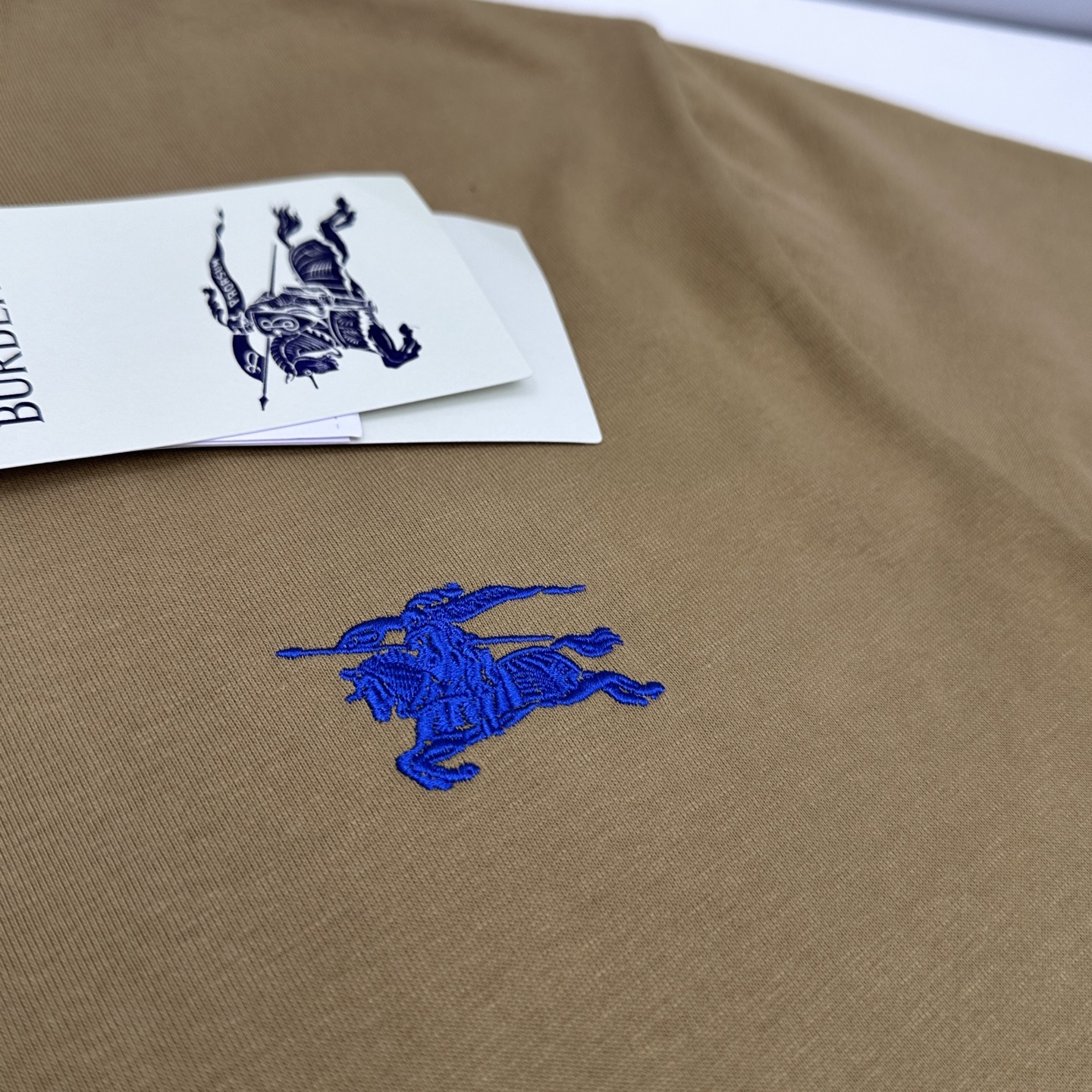 🌾 🆕BBR巴宝莉 2026春夏新款绣花短袖 官网同款T恤 双纱纯棉面料 多元化搭配 迎合眼下时尚前沿的