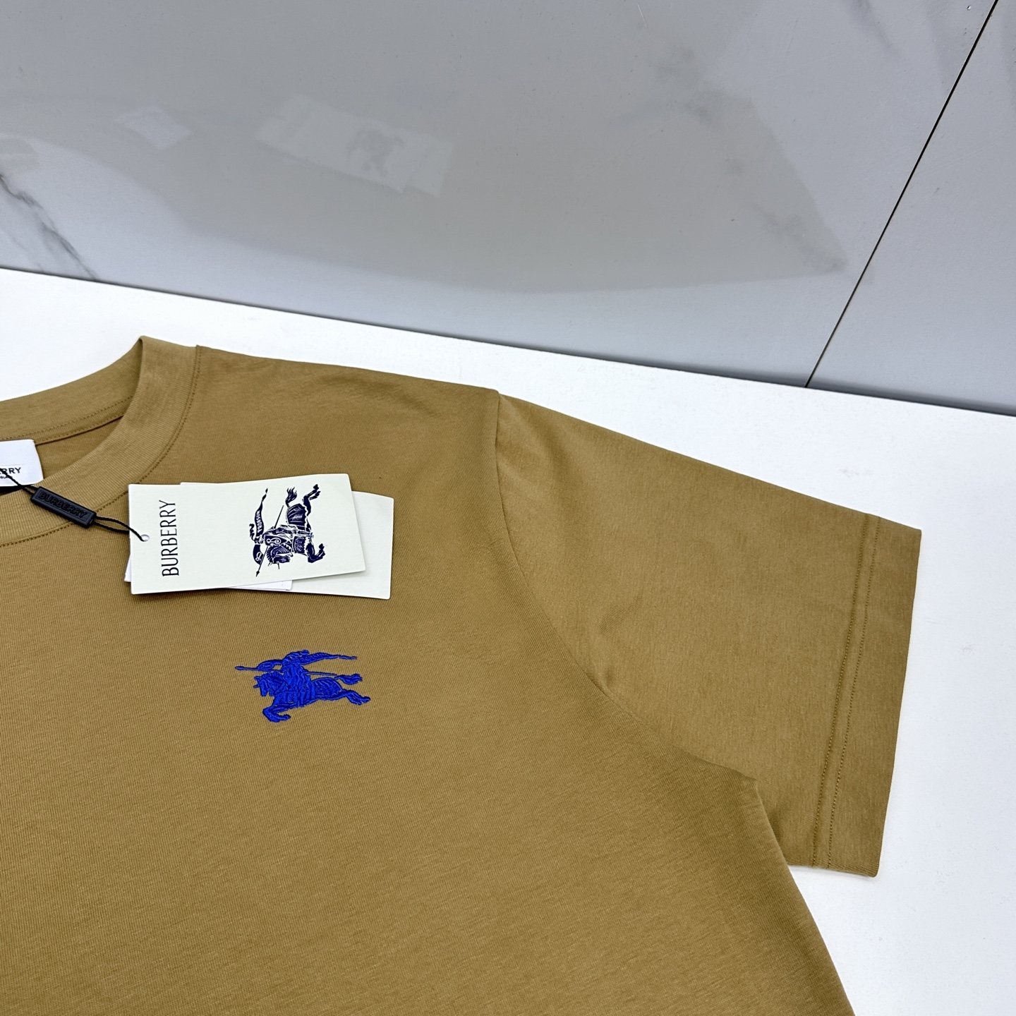 🌾 🆕BBR巴宝莉 2026春夏新款绣花短袖 官网同款T恤 双纱纯棉面料 多元化搭配 迎合眼下时尚前沿的