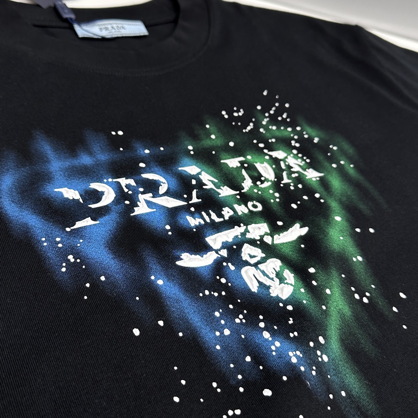 🌾 🆕🌾Prada普拉达 2026春夏新款印花彩绘短袖 官网同款T恤 双纱纯棉面料 多元化搭配 迎合眼下