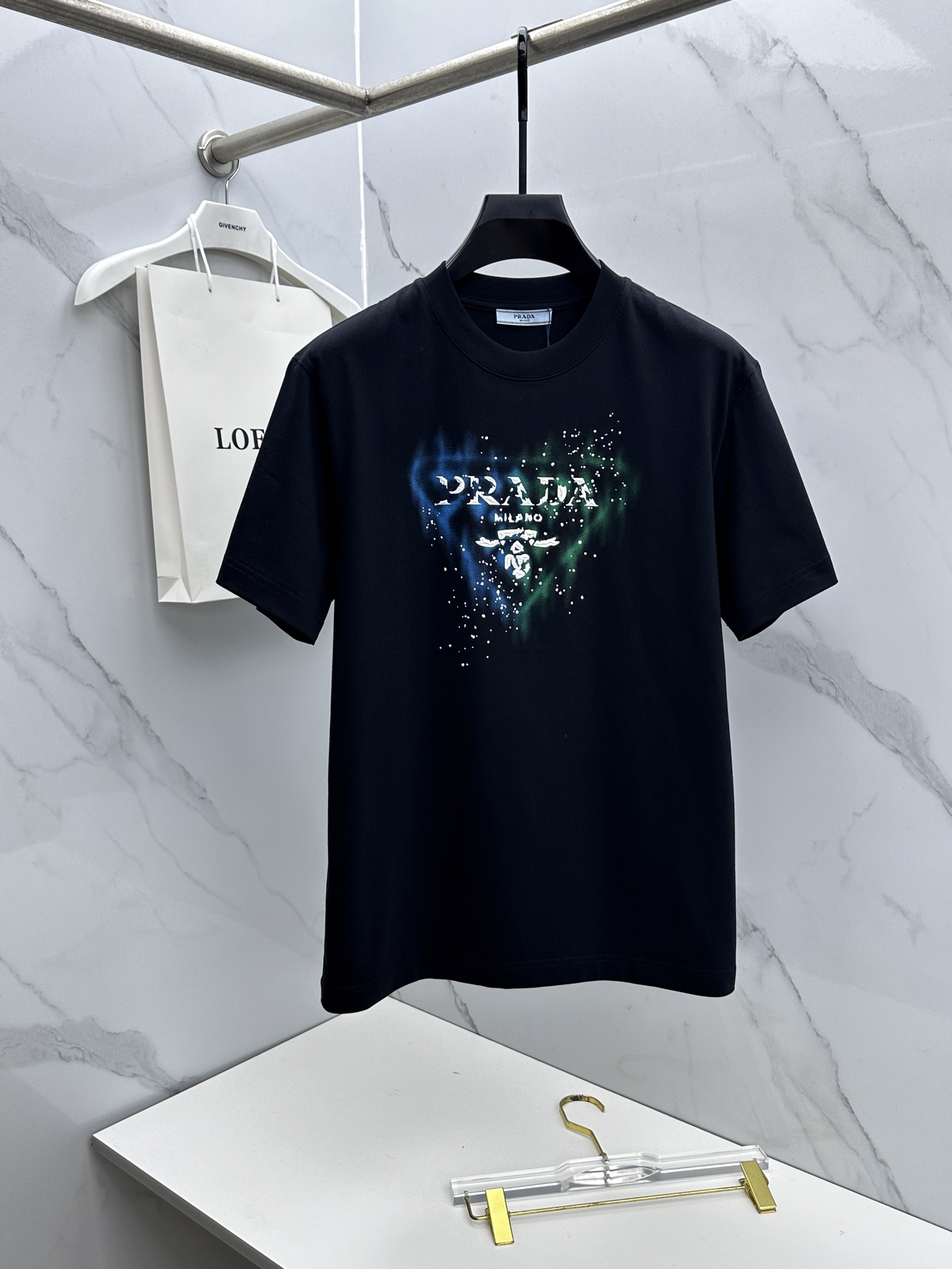 🌾 🆕🌾Prada普拉达 2026春夏新款印花彩绘短袖 官网同款T恤 双纱纯棉面料 多元化搭配 迎合眼下