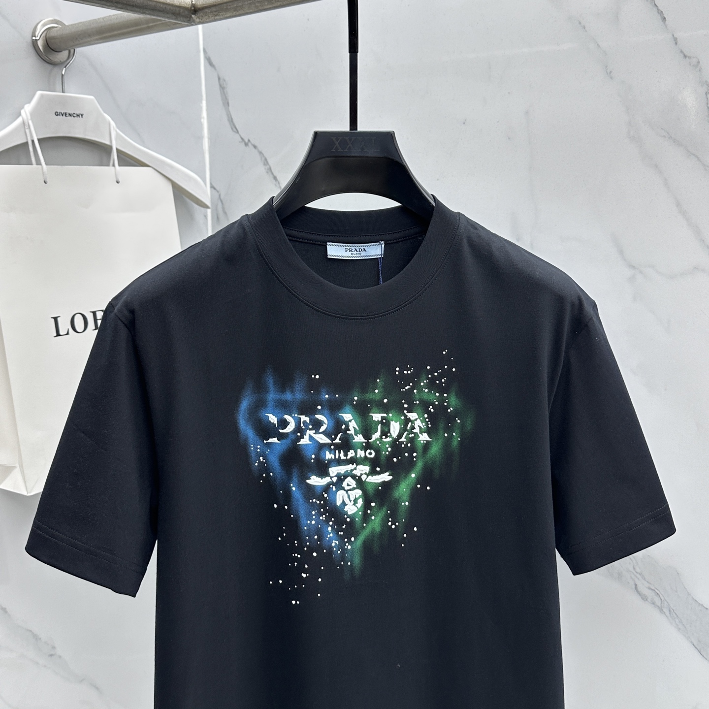 🌾 🆕🌾Prada普拉达 2026春夏新款印花彩绘短袖 官网同款T恤 双纱纯棉面料 多元化搭配 迎合眼下
