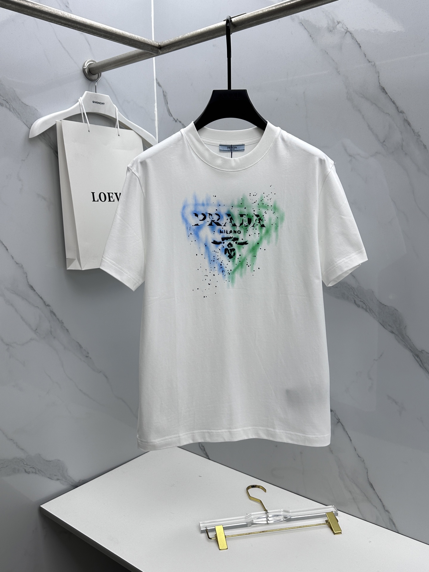 🌾 🆕🌾Prada普拉达 2026春夏新款印花彩绘短袖 官网同款T恤 双纱纯棉面料 多元化搭配 迎合眼下