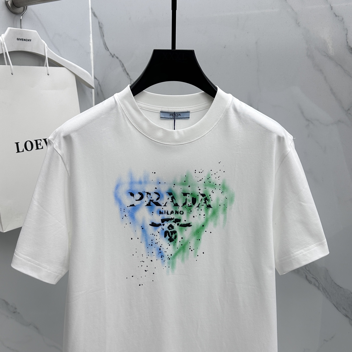 🌾 🆕🌾Prada普拉达 2026春夏新款印花彩绘短袖 官网同款T恤 双纱纯棉面料 多元化搭配 迎合眼下