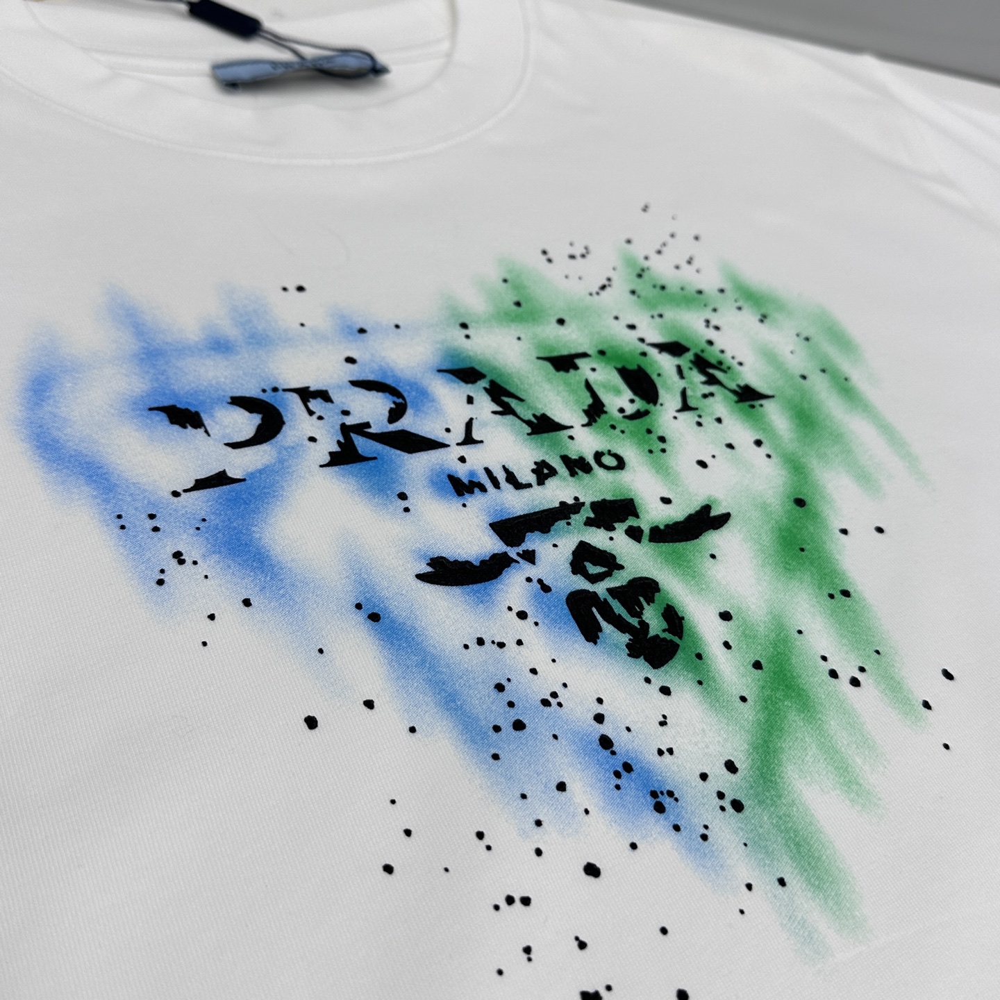 🌾 🆕🌾Prada普拉达 2026春夏新款印花彩绘短袖 官网同款T恤 双纱纯棉面料 多元化搭配 迎合眼下