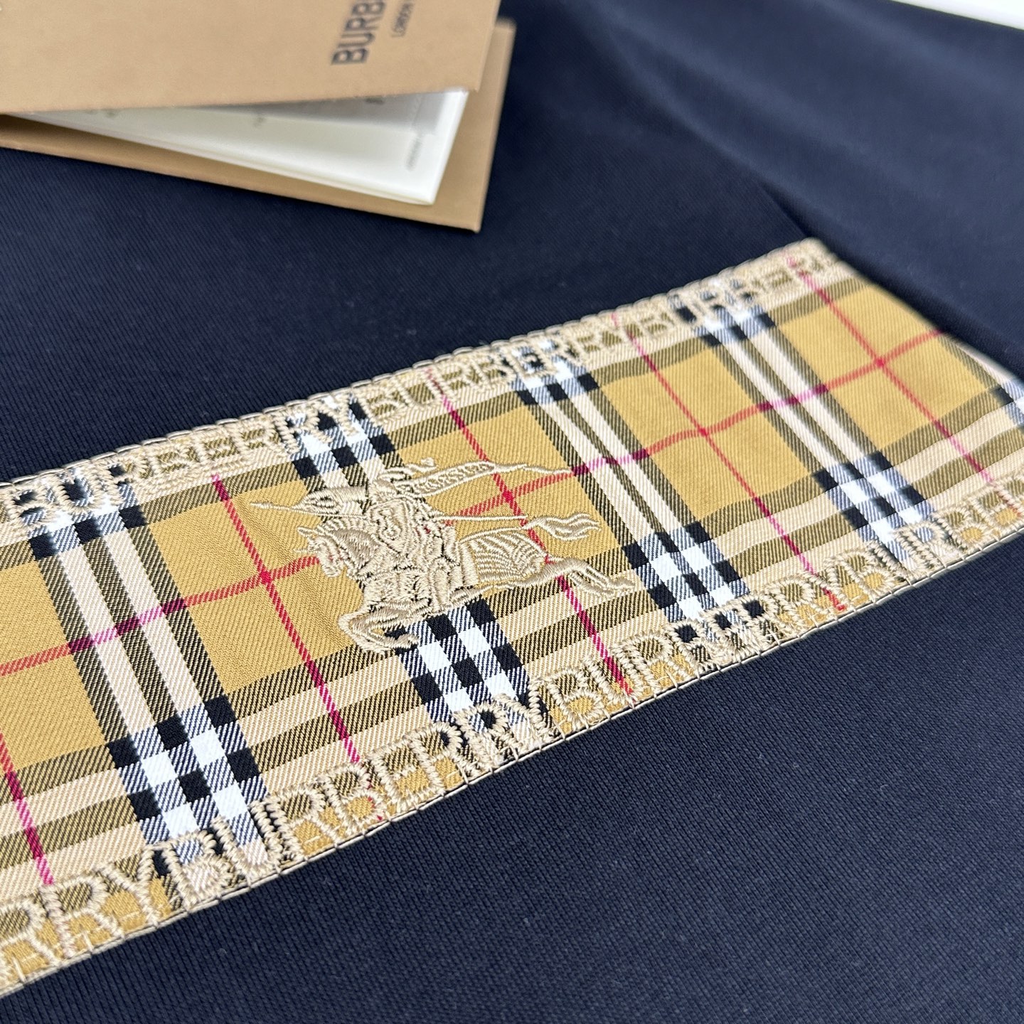 🌾 🆕BBR巴宝莉 2026春夏新款短袖 官网同款T恤 纹格绣花装饰，双纱纯棉面料 多元化搭配 迎合眼下