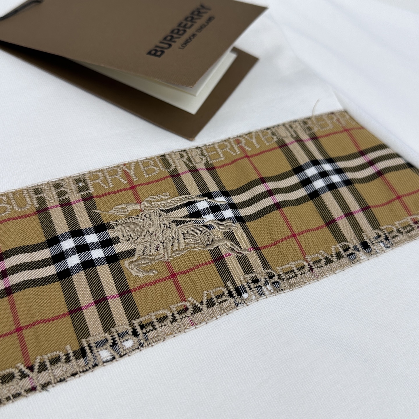 🌾 🆕BBR巴宝莉 2026春夏新款短袖 官网同款T恤 纹格绣花装饰，双纱纯棉面料 多元化搭配 迎合眼下