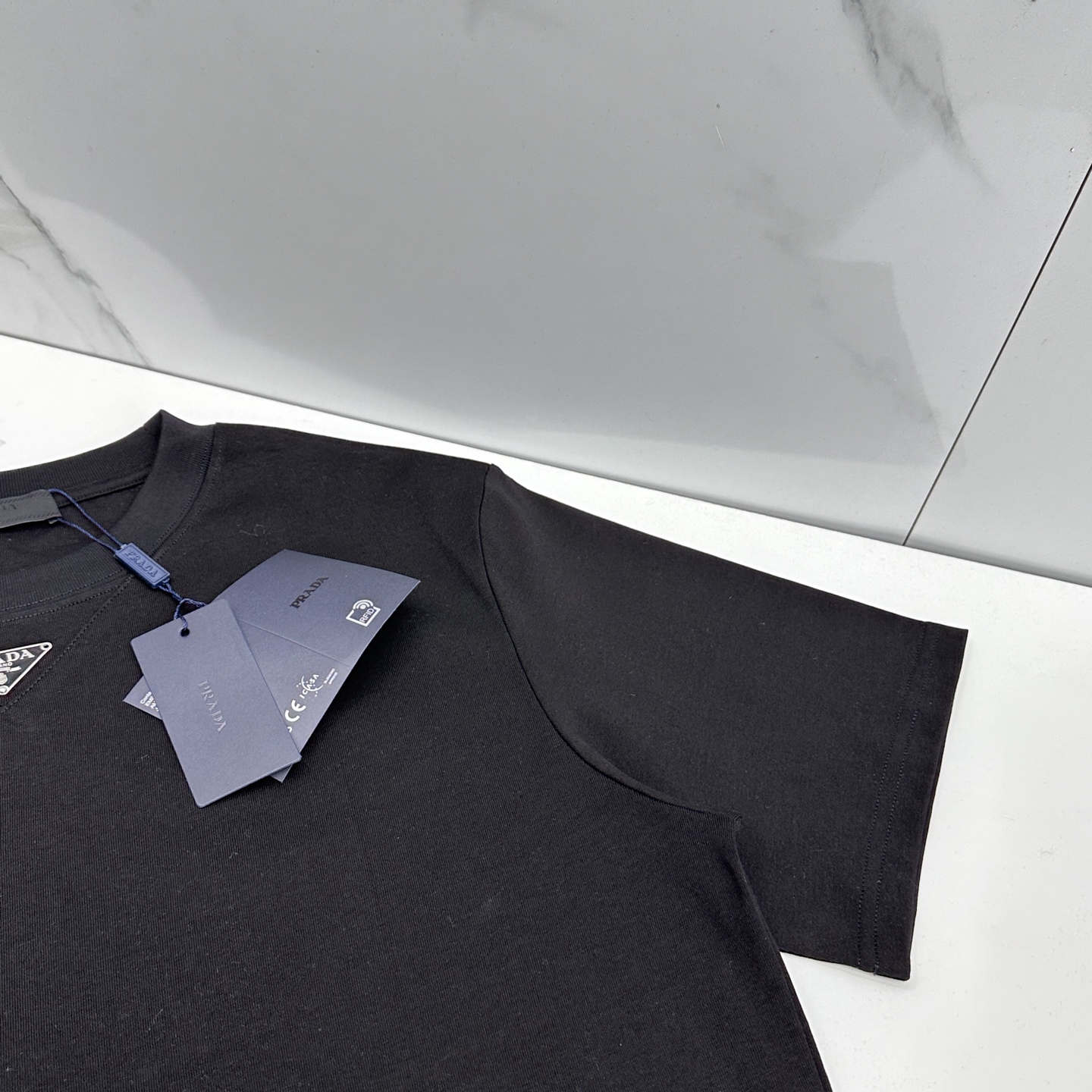 🌾 🆕🌾Prada普拉达 2026春夏新款短袖 官网同款T恤 经典三角标，双纱纯棉面料 多元化搭配 迎合