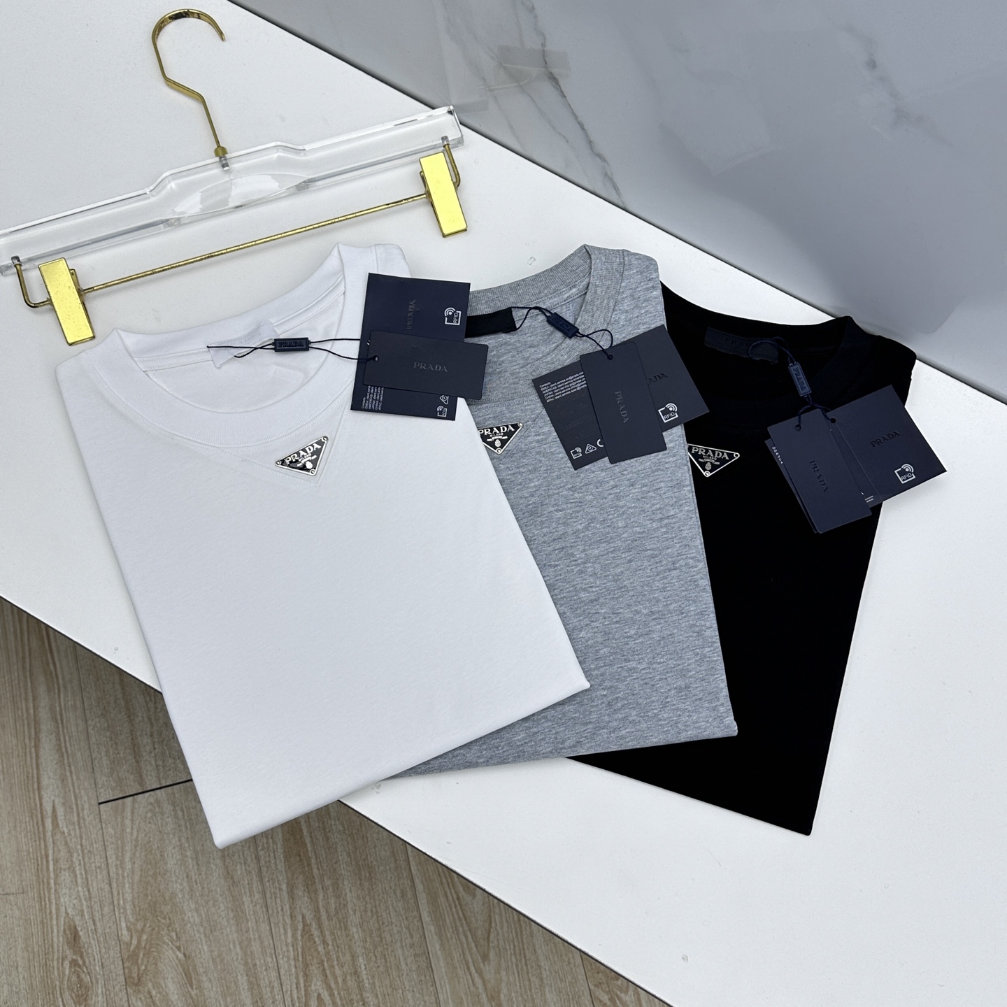🌾 🆕🌾Prada普拉达 2026春夏新款短袖 官网同款T恤 经典三角标，双纱纯棉面料 多元化搭配 迎合