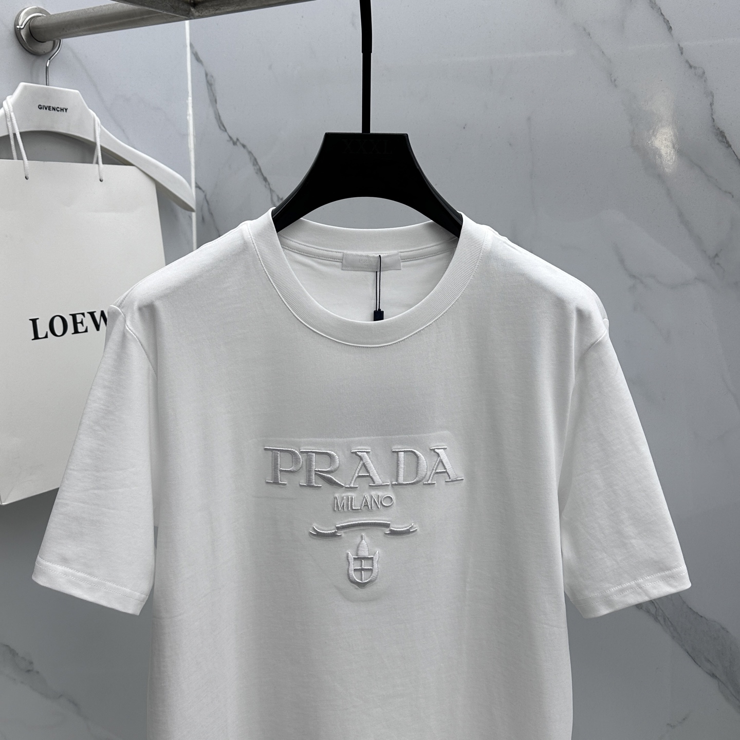 🌾 🆕🌾Prada普拉达 2026春夏新款字母绣花短袖 官网同款T恤，双纱纯棉面料 多元化搭配 迎合眼下