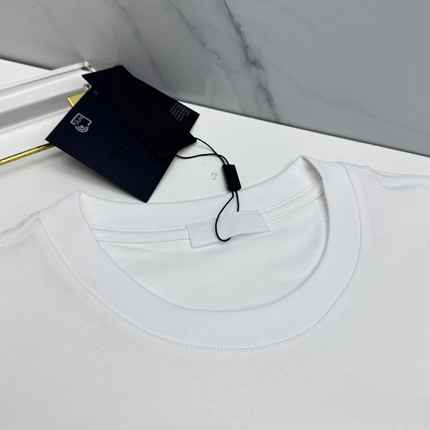 🌾 🆕🌾Prada普拉达 2026春夏新款字母绣花短袖 官网同款T恤，双纱纯棉面料 多元化搭配 迎合眼下