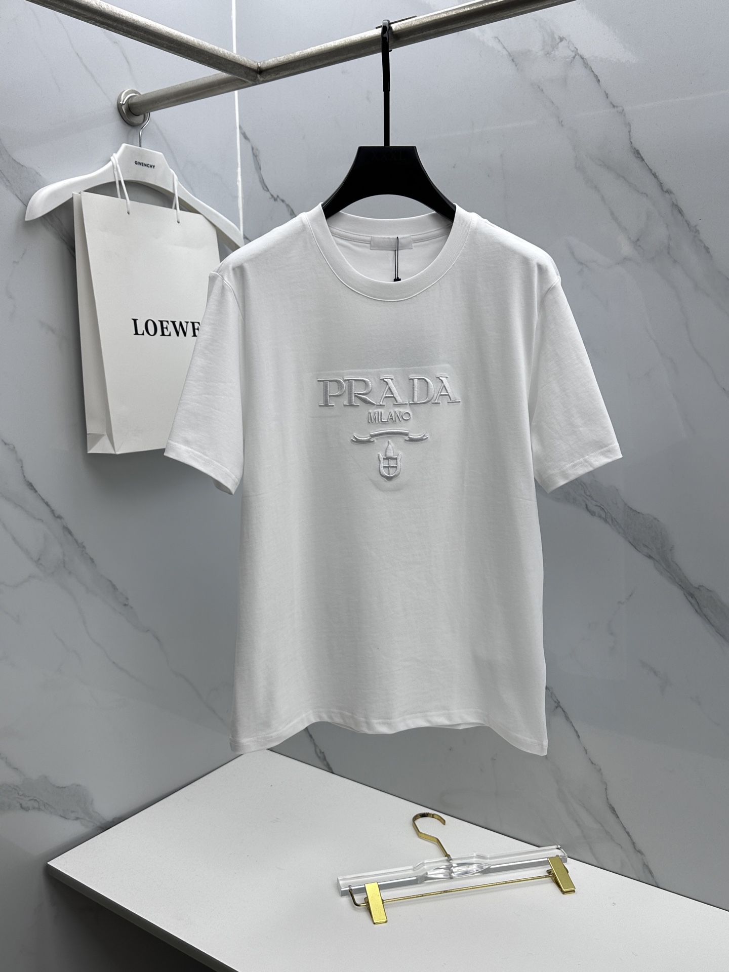 🌾 🆕🌾Prada普拉达 2026春夏新款字母绣花短袖 官网同款T恤，双纱纯棉面料 多元化搭配 迎合眼下