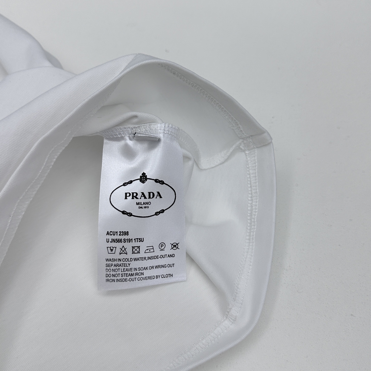 🌾 🆕🌾Prada普拉达 2026春夏新款字母绣花短袖 官网同款T恤，双纱纯棉面料 多元化搭配 迎合眼下