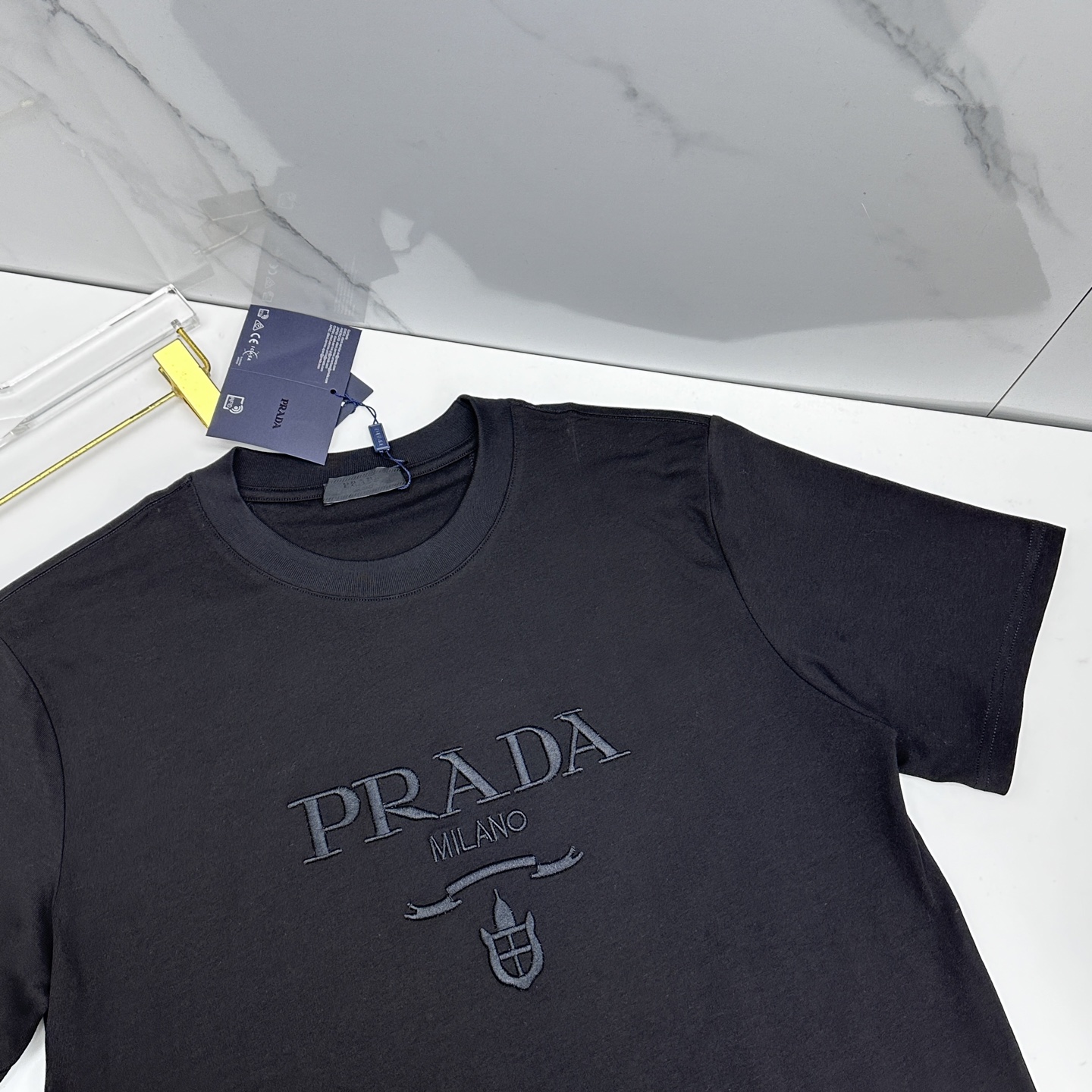 🌾 🆕🌾Prada普拉达 2026春夏新款字母绣花短袖 官网同款T恤，双纱纯棉面料 多元化搭配 迎合眼下