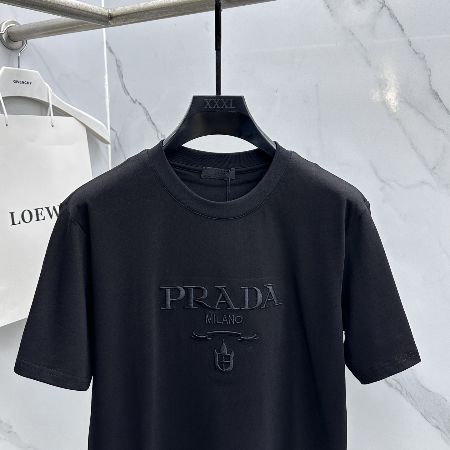 🌾 🆕🌾Prada普拉达 2026春夏新款字母绣花短袖 官网同款T恤，双纱纯棉面料 多元化搭配 迎合眼下