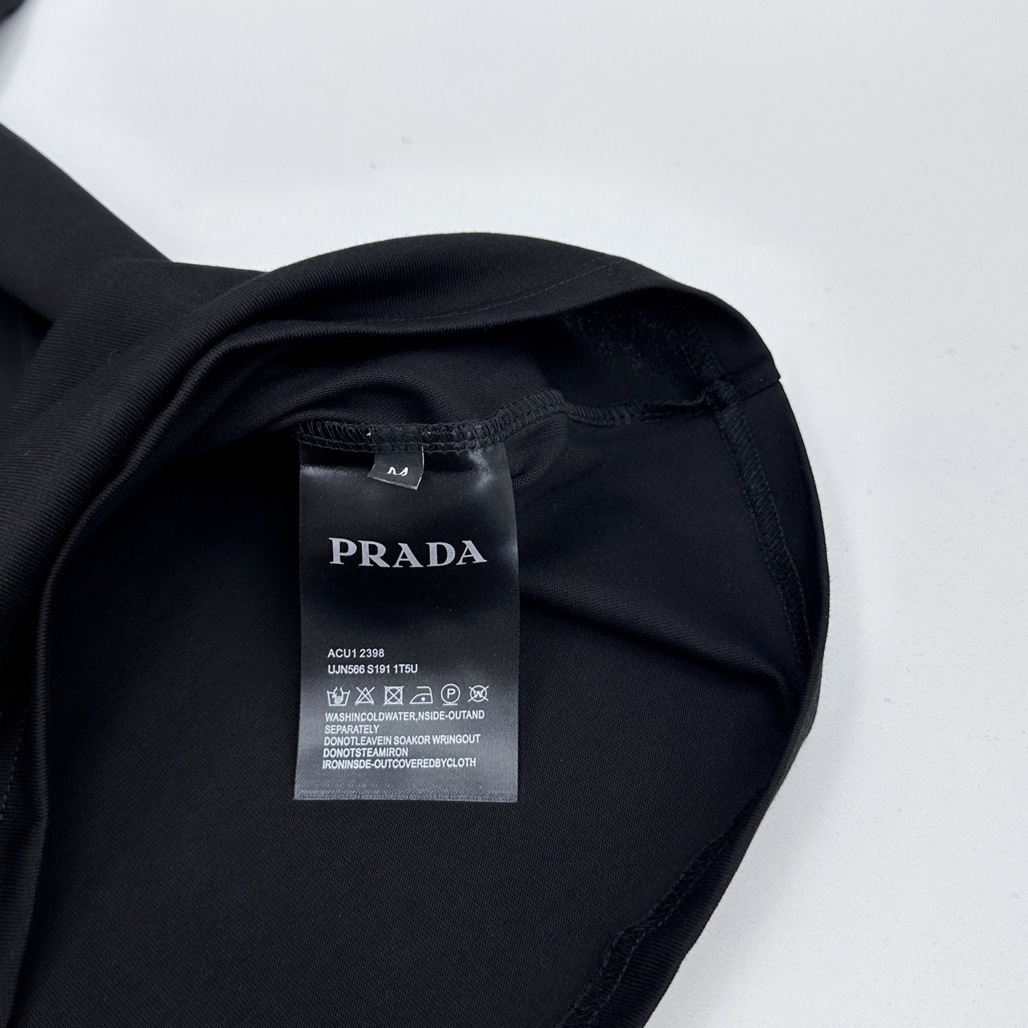 🌾 🆕🌾Prada普拉达 2026春夏新款字母绣花短袖 官网同款T恤，双纱纯棉面料 多元化搭配 迎合眼下