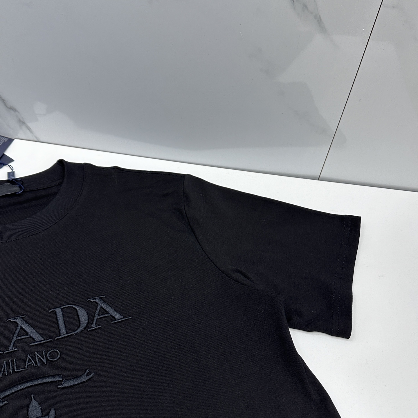 🌾 🆕🌾Prada普拉达 2026春夏新款字母绣花短袖 官网同款T恤，双纱纯棉面料 多元化搭配 迎合眼下