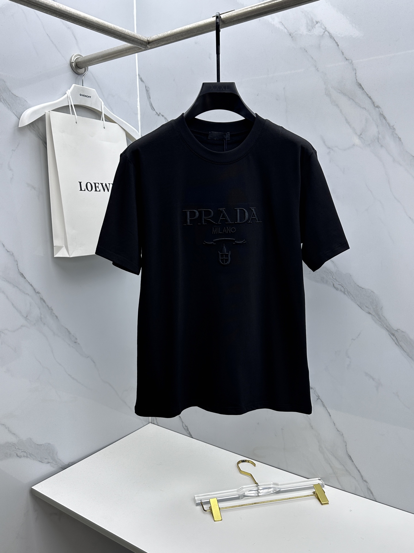 🌾 🆕🌾Prada普拉达 2026春夏新款字母绣花短袖 官网同款T恤，双纱纯棉面料 多元化搭配 迎合眼下