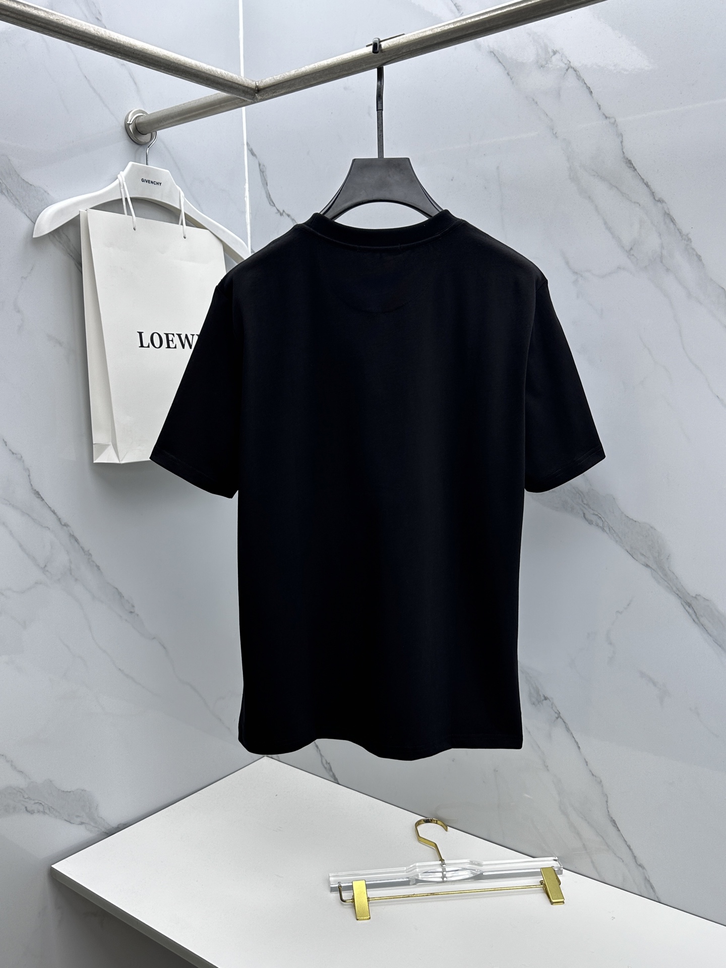 🌾 🆕LV路易威登 2026春夏新款徽章短袖 官网同款T恤，双纱纯棉面料 多元化搭配 迎合眼下时尚前沿的