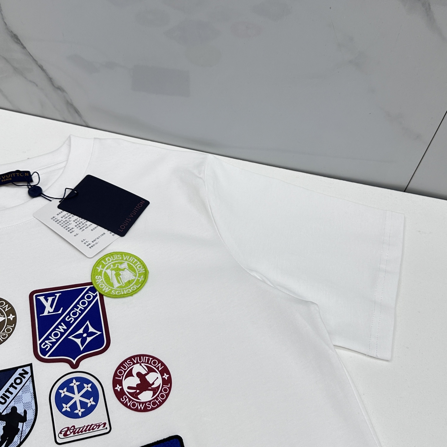 🌾 🆕LV路易威登 2026春夏新款徽章短袖 官网同款T恤，双纱纯棉面料 多元化搭配 迎合眼下时尚前沿的