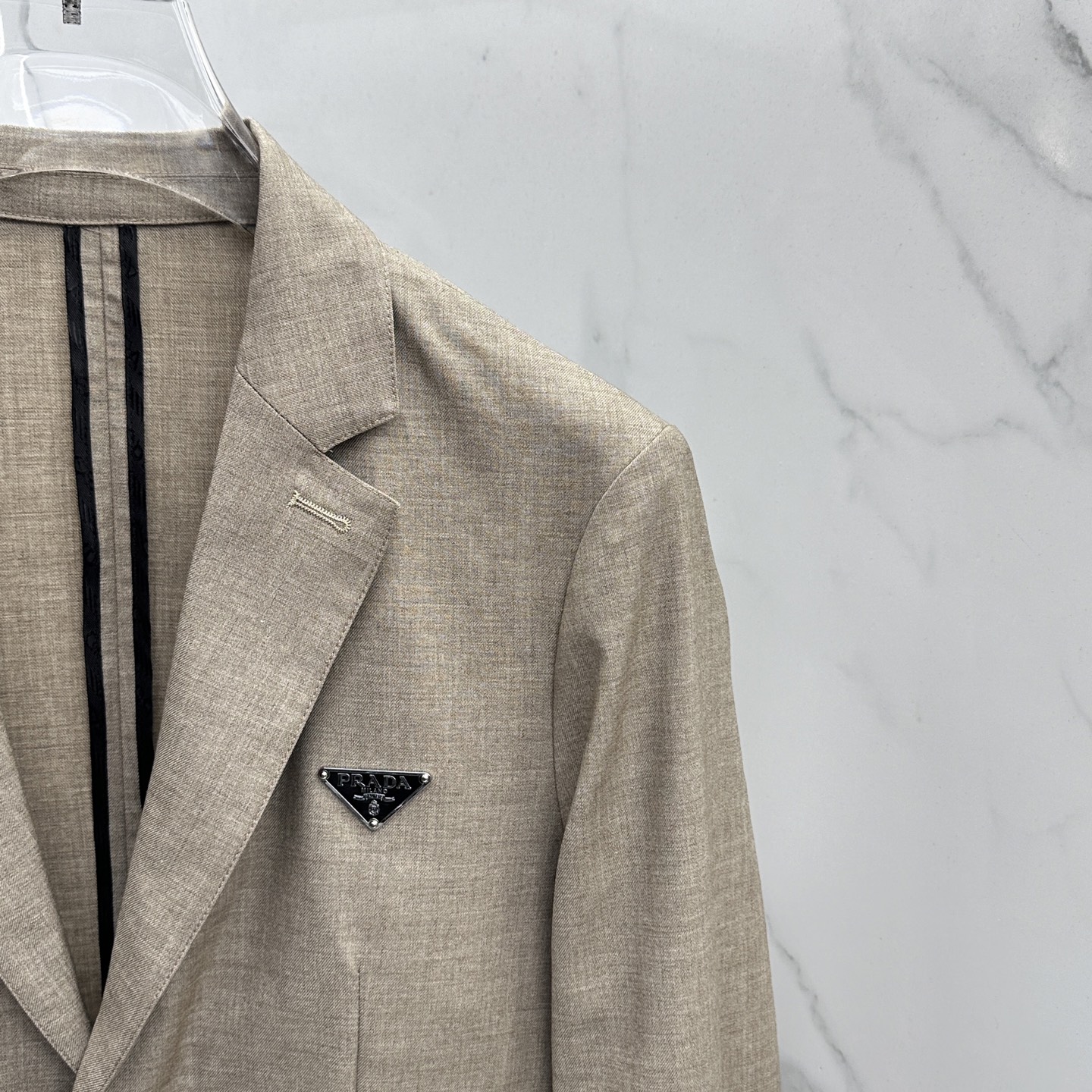 🌾 🆕🌾Prada普拉达 2026早春棉麻轻奢系列，最新时尚男款西装外套.定织定染面料。处处细节显工艺足