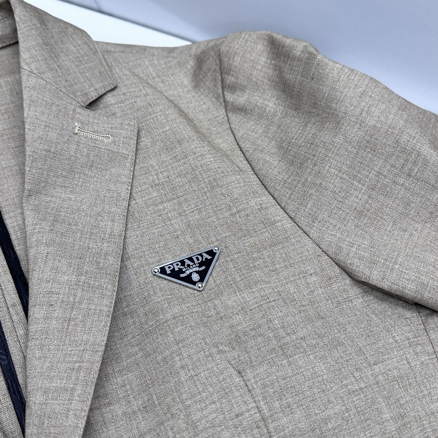 🌾 🆕🌾Prada普拉达 2026早春棉麻轻奢系列，最新时尚男款西装外套.定织定染面料。处处细节显工艺足