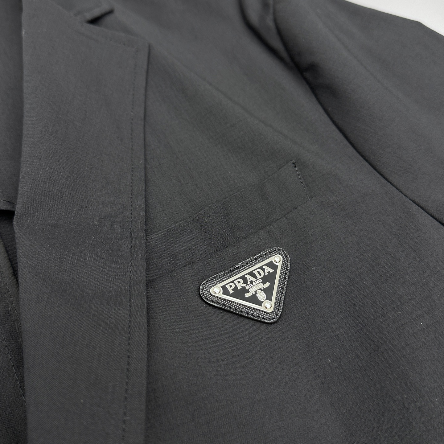 🌾 🆕🌾Prada普拉达 2026早春轻奢系列，最新时尚男款西装外套.定织定染面料。处处细节显工艺足够的