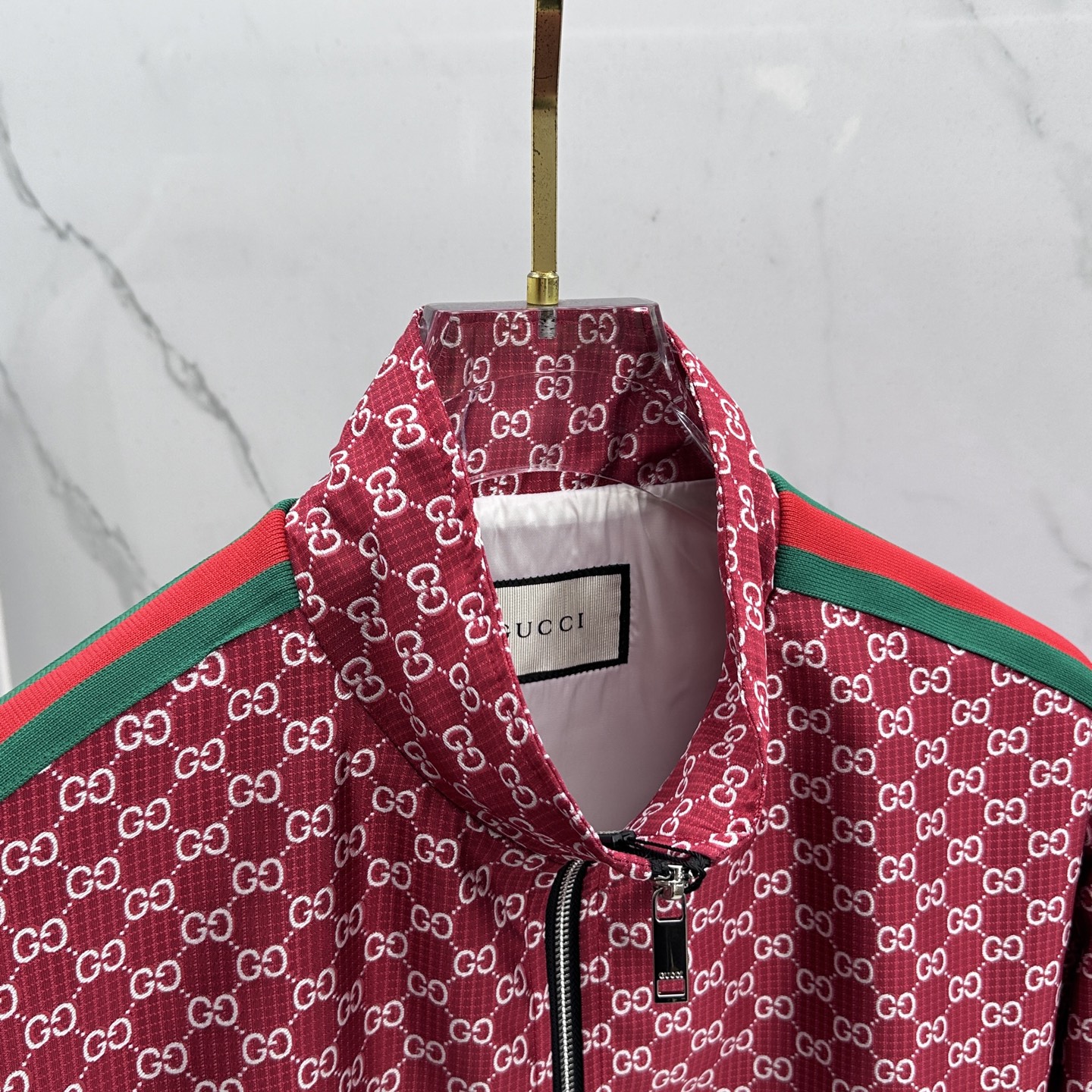 ￼ 🆕Gucci古驰 2026早春系列，最新时尚立领夹克外套.处处细节显工艺足够的高级 结构性剪裁的设计