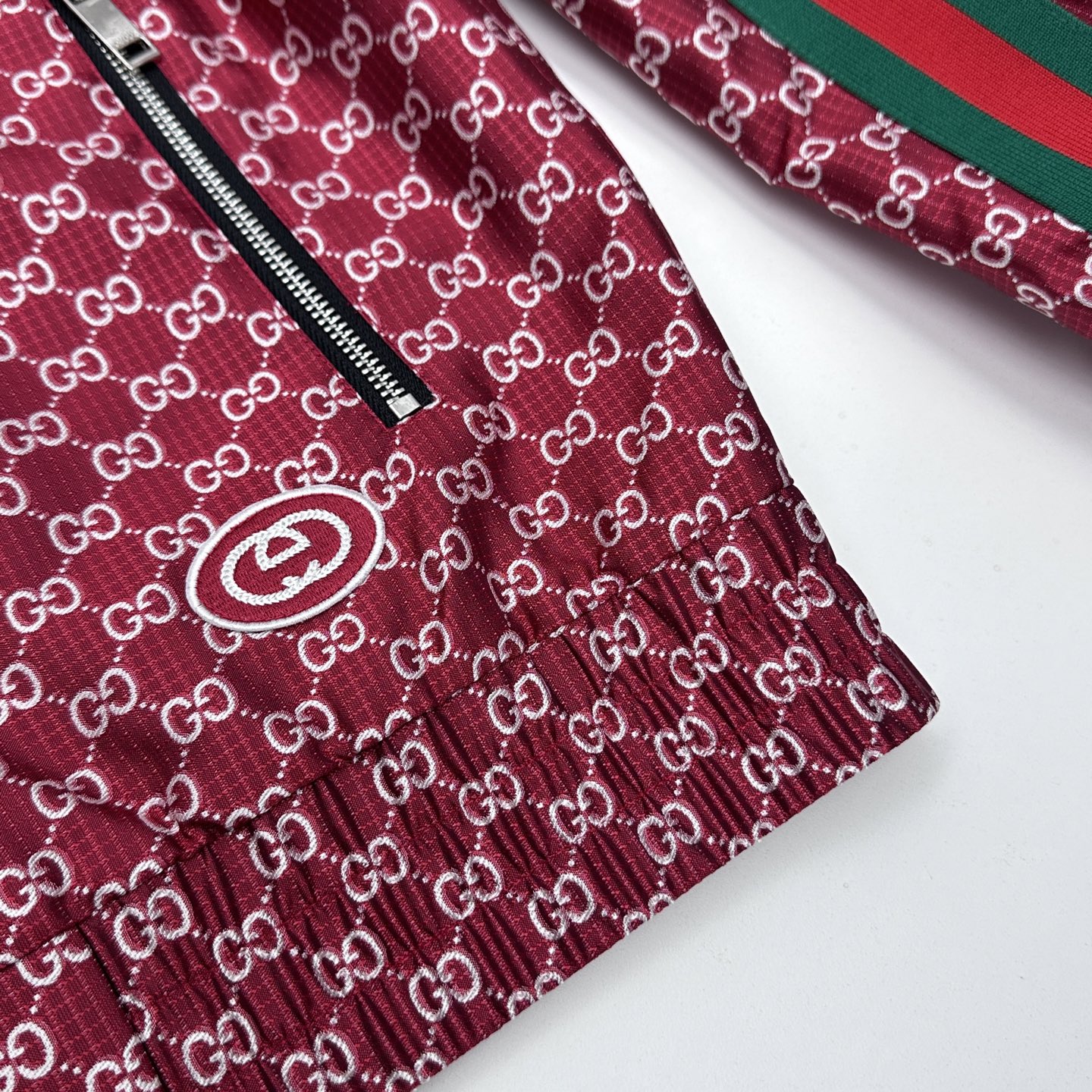 ￼ 🆕Gucci古驰 2026早春系列，最新时尚立领夹克外套.处处细节显工艺足够的高级 结构性剪裁的设计