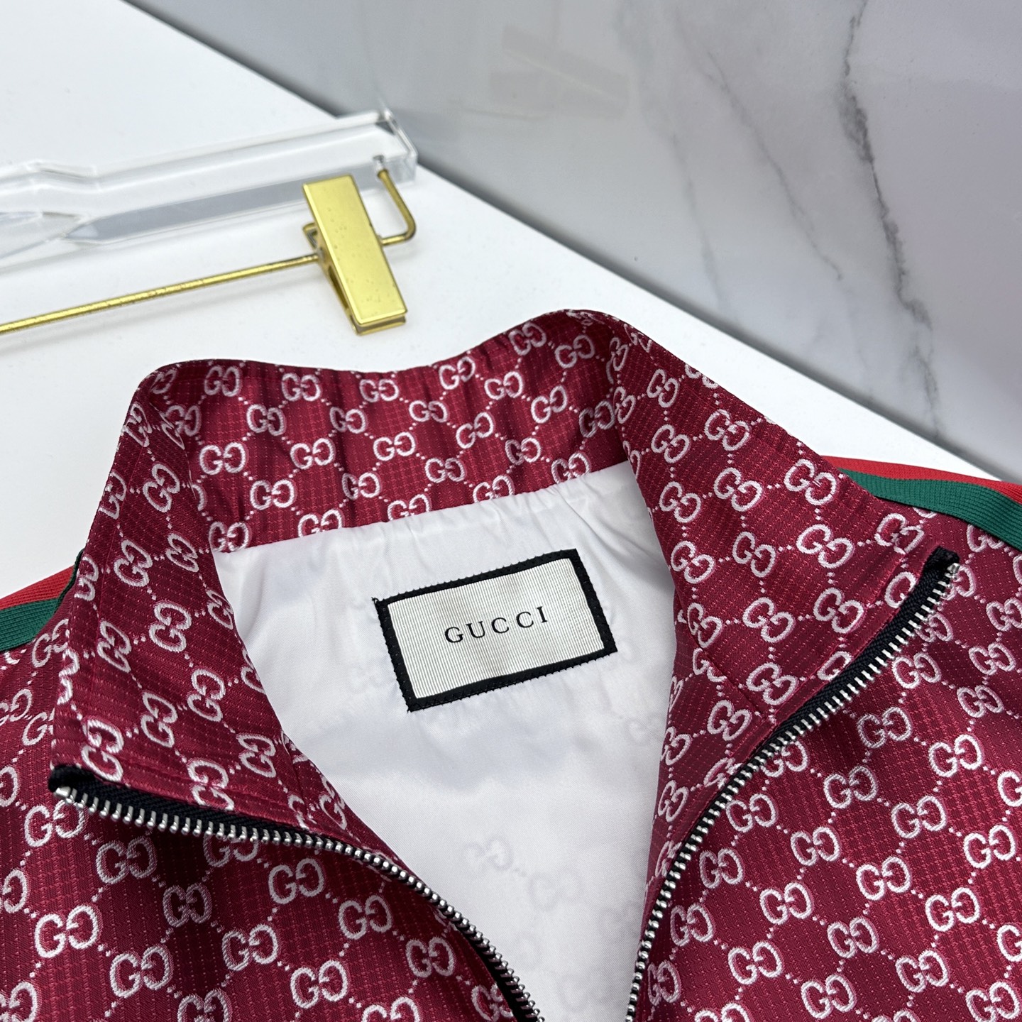 ￼ 🆕Gucci古驰 2026早春系列，最新时尚立领夹克外套.处处细节显工艺足够的高级 结构性剪裁的设计