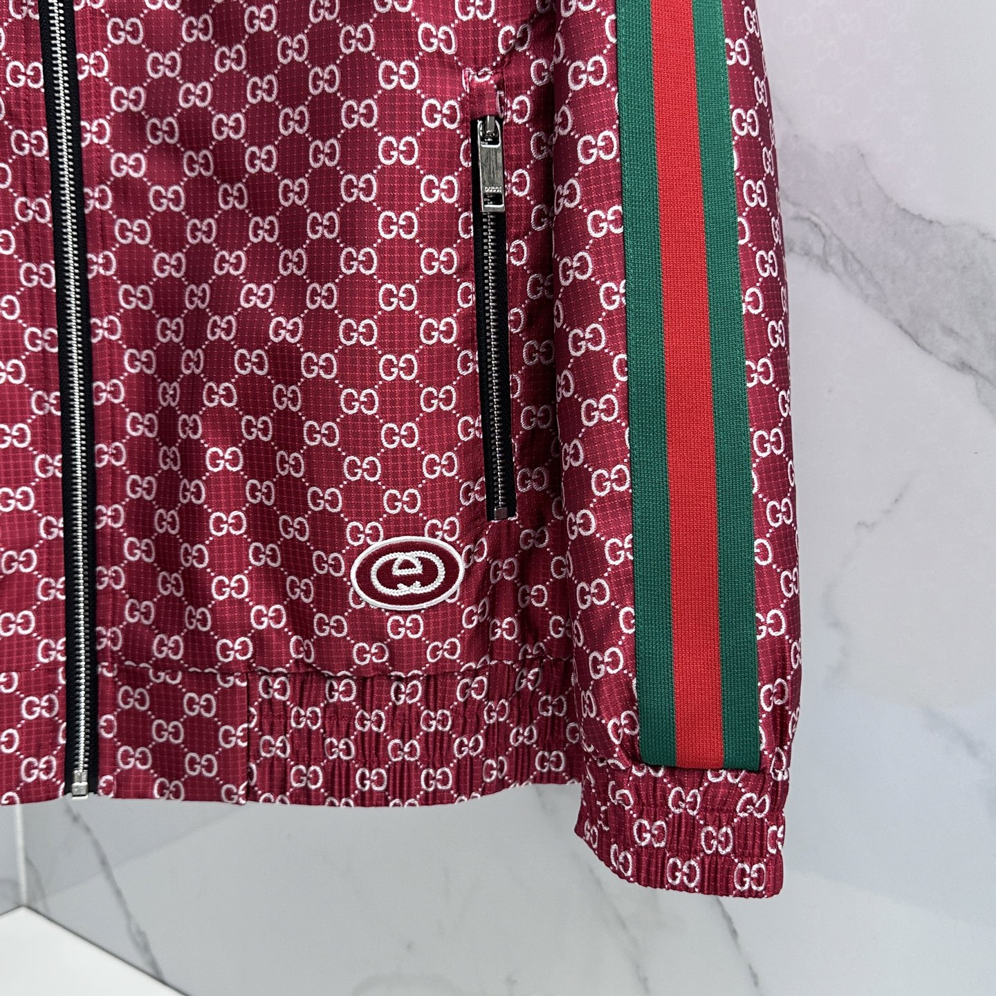 ￼ 🆕Gucci古驰 2026早春系列，最新时尚立领夹克外套.处处细节显工艺足够的高级 结构性剪裁的设计