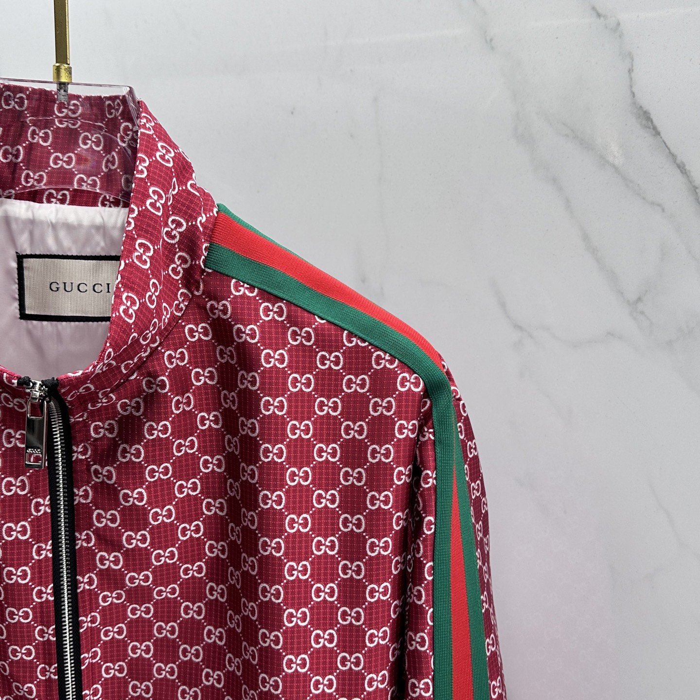 ￼ 🆕Gucci古驰 2026早春系列，最新时尚立领夹克外套.处处细节显工艺足够的高级 结构性剪裁的设计