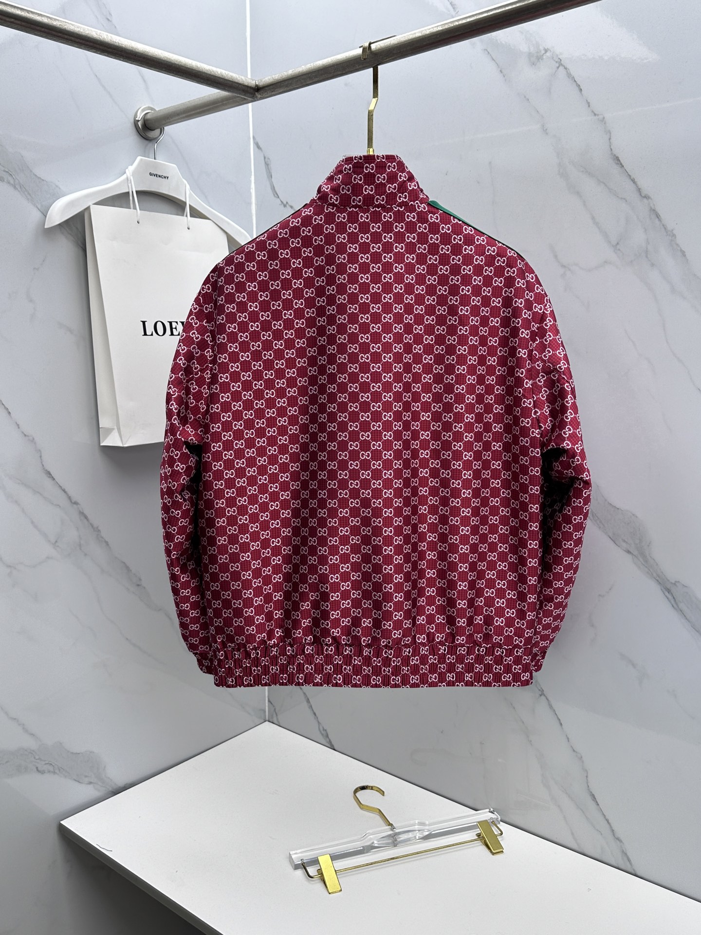 ￼ 🆕Gucci古驰 2026早春系列，最新时尚立领夹克外套.处处细节显工艺足够的高级 结构性剪裁的设计