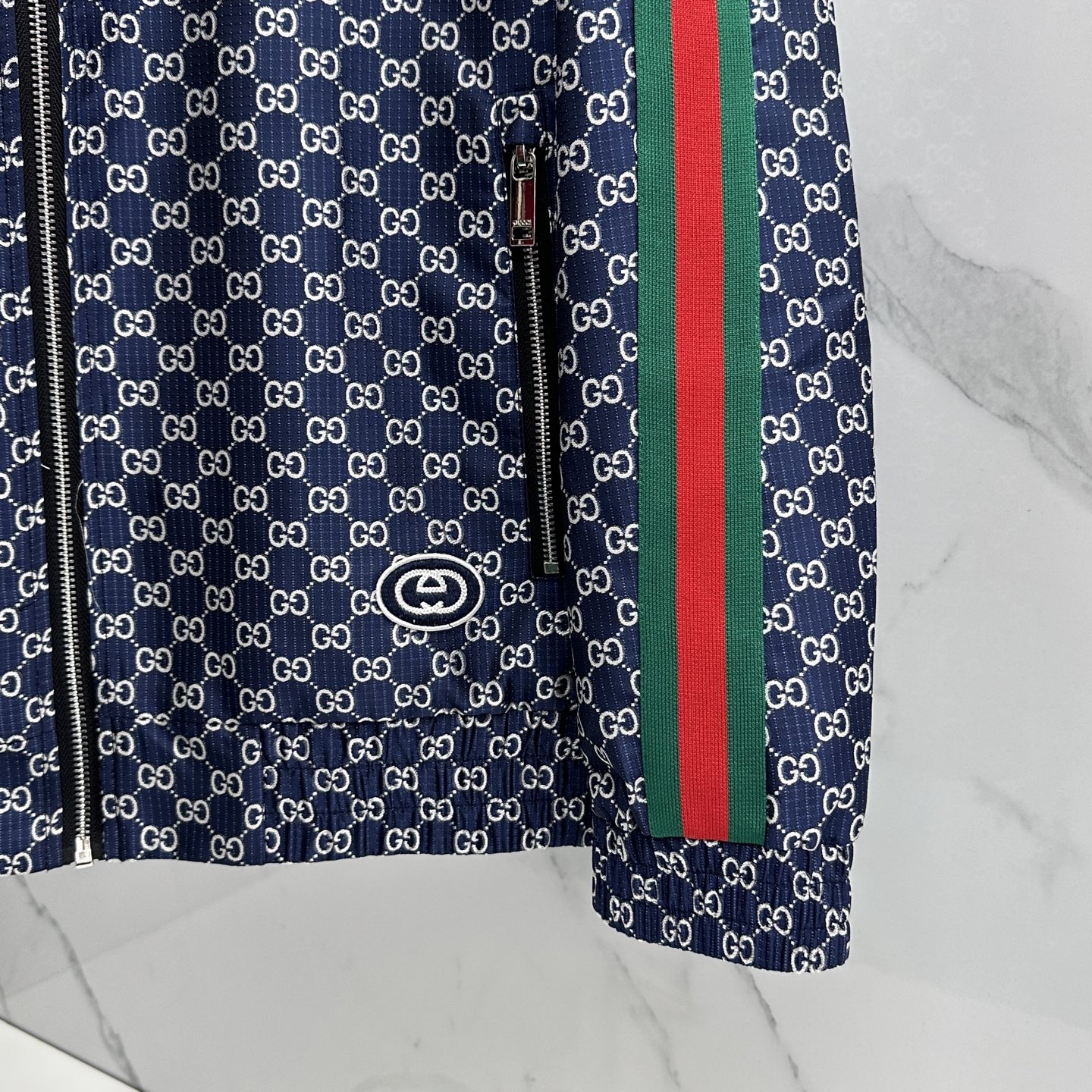 🆕Gucci古驰 2026早春系列，最新时尚立领夹克外套.处处细节显工艺足够的高级 结构性剪裁的设计改变