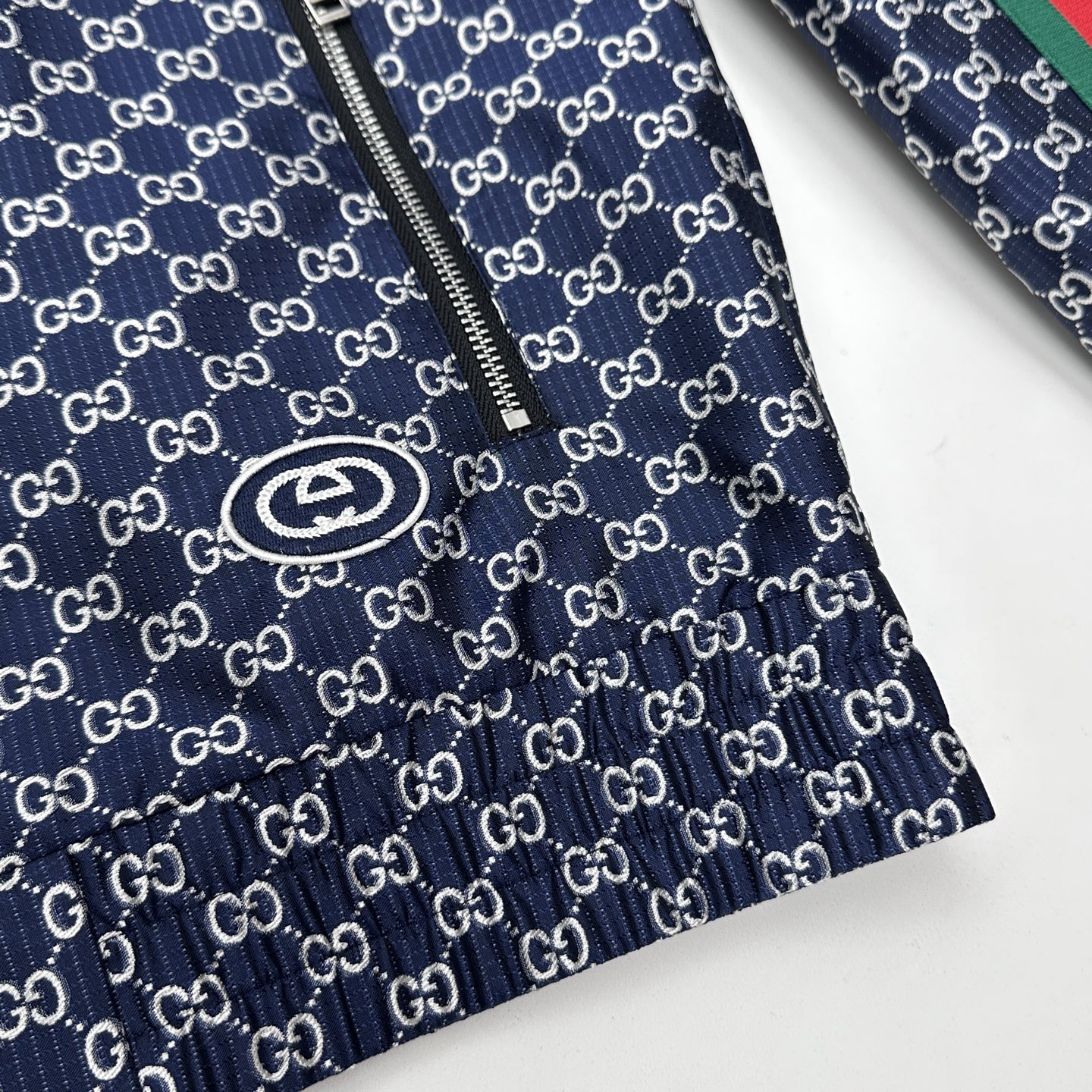 🆕Gucci古驰 2026早春系列，最新时尚立领夹克外套.处处细节显工艺足够的高级 结构性剪裁的设计改变