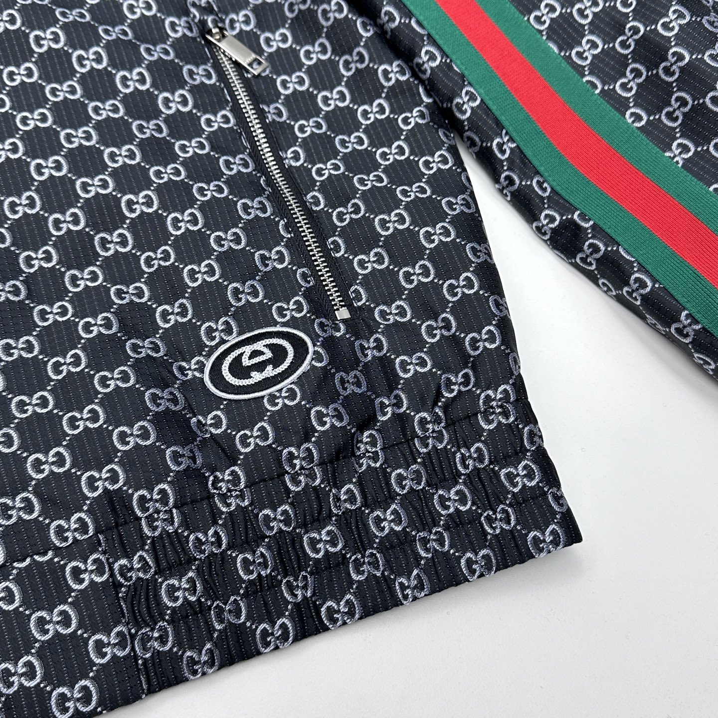 🆕Gucci古驰 2026早春系列，最新时尚立领夹克外套.处处细节显工艺足够的高级 结构性剪裁的设计改变