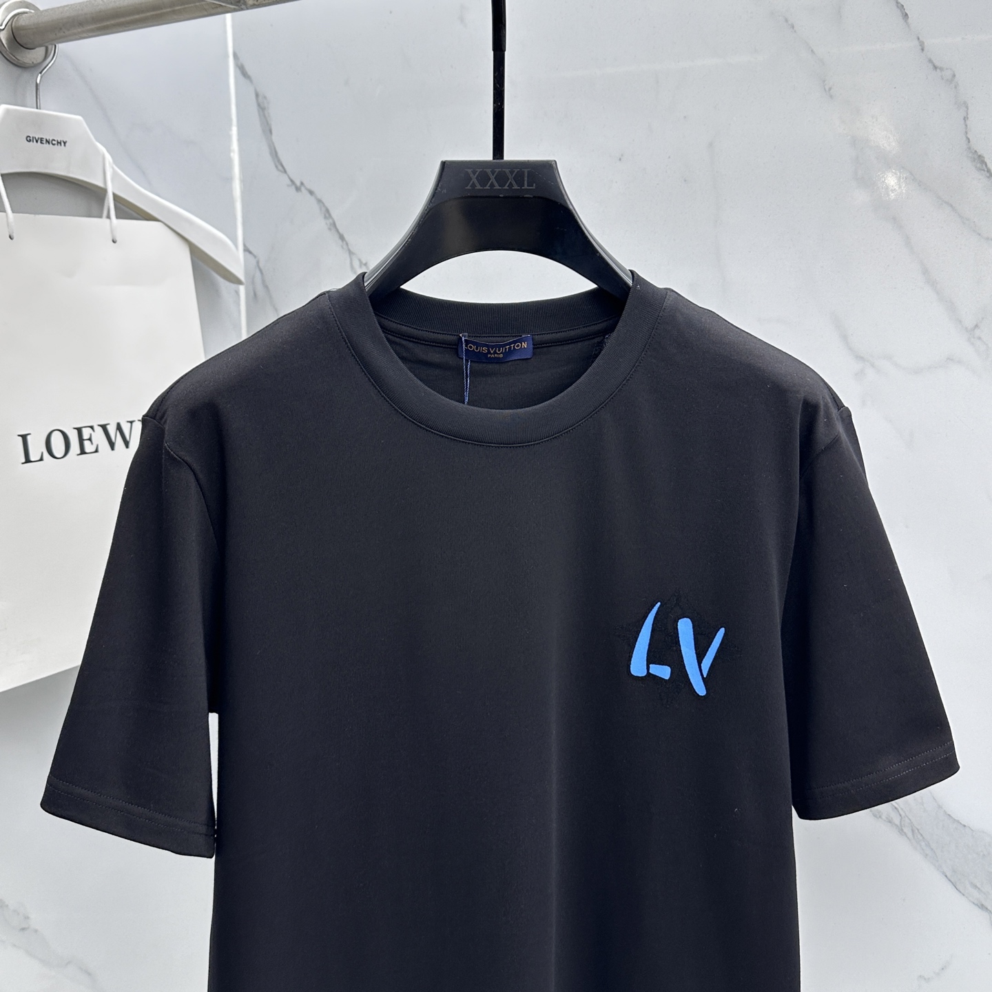 🆕LV路易威登 2026春夏新款植绒印花短袖 官网同款T恤，双纱纯棉面料 多元化搭配 迎合眼下时尚前沿的